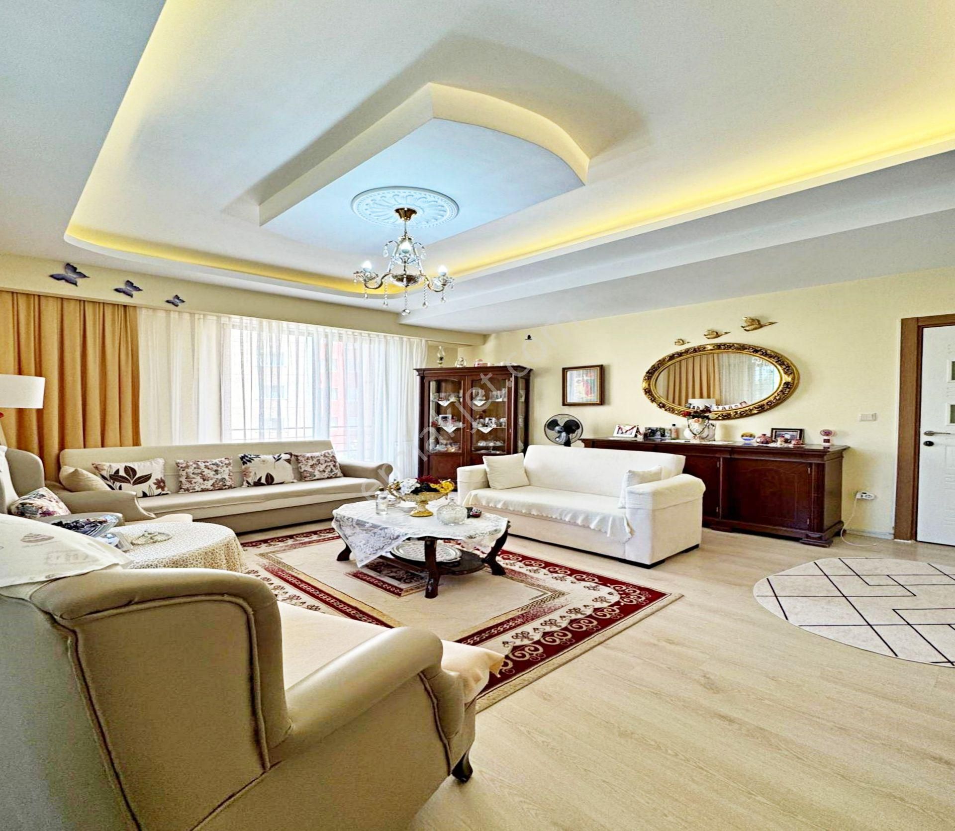 Beylikdüzü Beykent'te Yeni Site İçinde Satılık 3+1 Arakat Daire