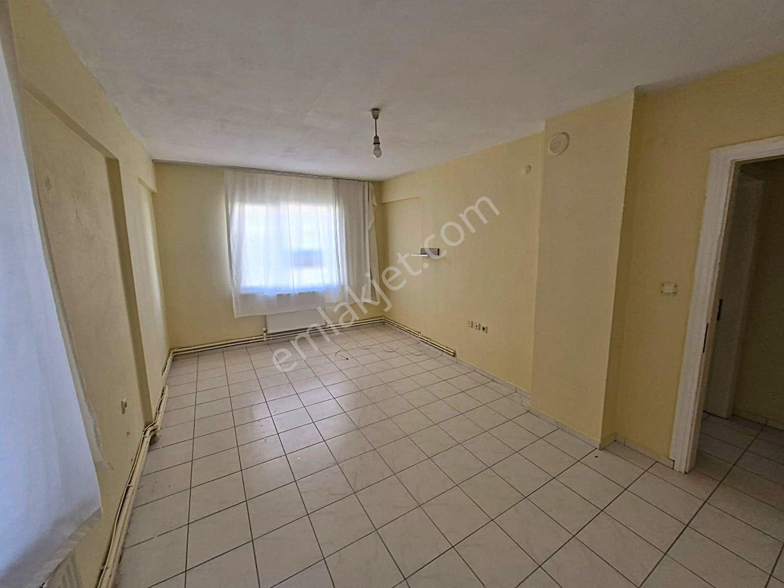 Ön Emlak'tan Burhaniye Yeni Mahalle Okullar Bölgesinde Kiralık Geniş 2+1 Daire!