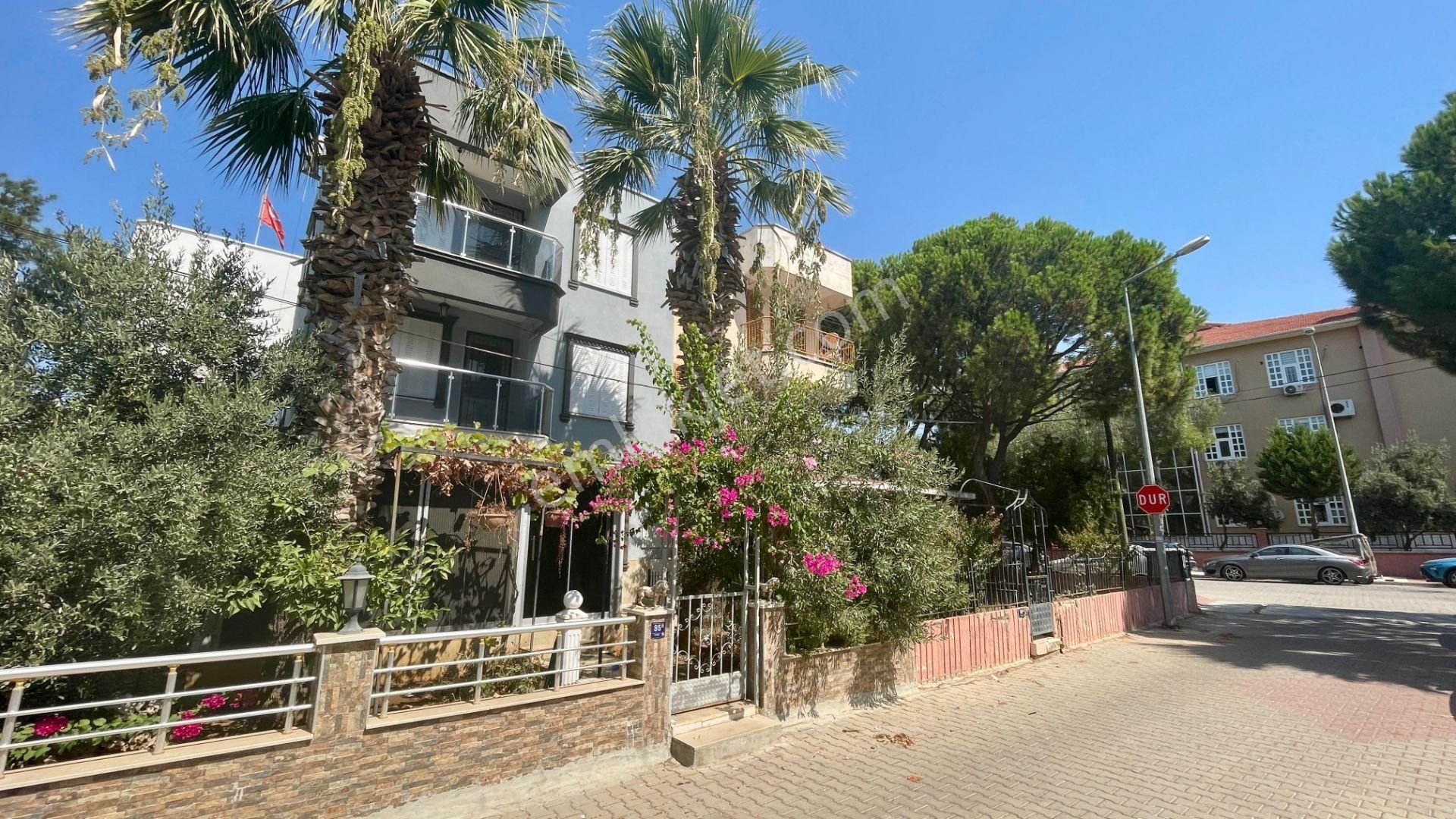 Didim Kent Meydanı Yakınında 5+1 Eşyalı Tripleks Villa