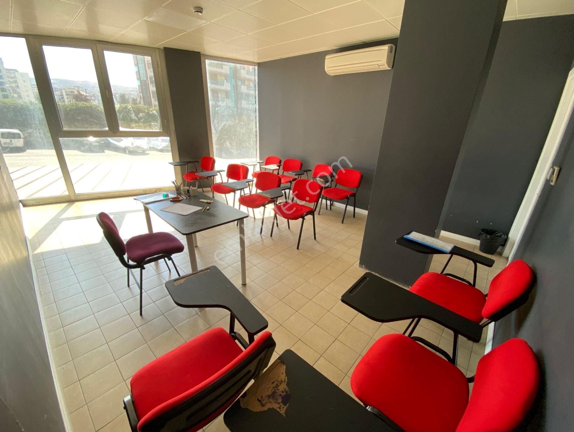 Köşe Konumlu Pergole Alanlı Boş Kiralık Dükkan - Görsel 26