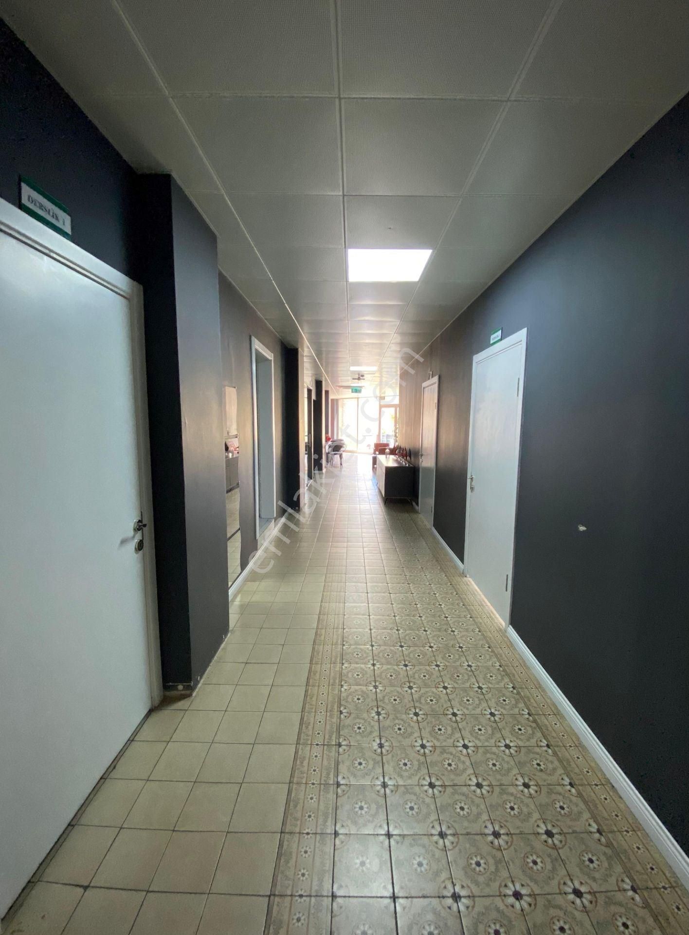 Köşe Konumlu Pergole Alanlı Boş Kiralık Dükkan - Görsel 30