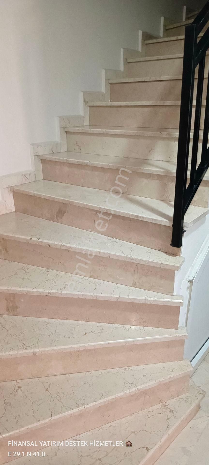 Ümraniye Mehmet Akif Mah.site İçi 2+1 2.kat Açık Otopark Asansör Mevcut Metrolar Yürü Me Tavukcu Y - Görsel 11