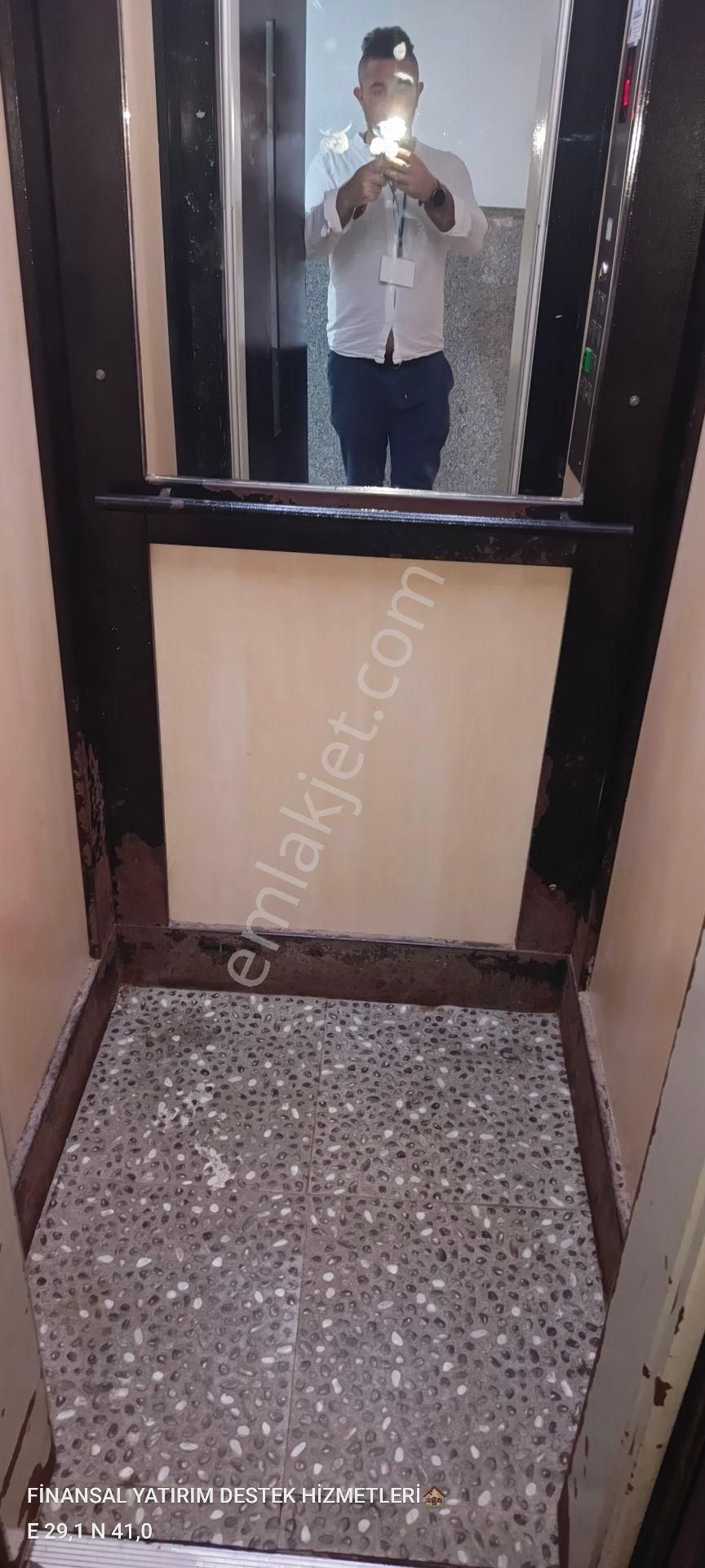 Ümraniye Mehmet Akif Mah.site İçi 2+1 2.kat Açık Otopark Asansör Mevcut Metrolar Yürü Me Tavukcu Y - Görsel 10