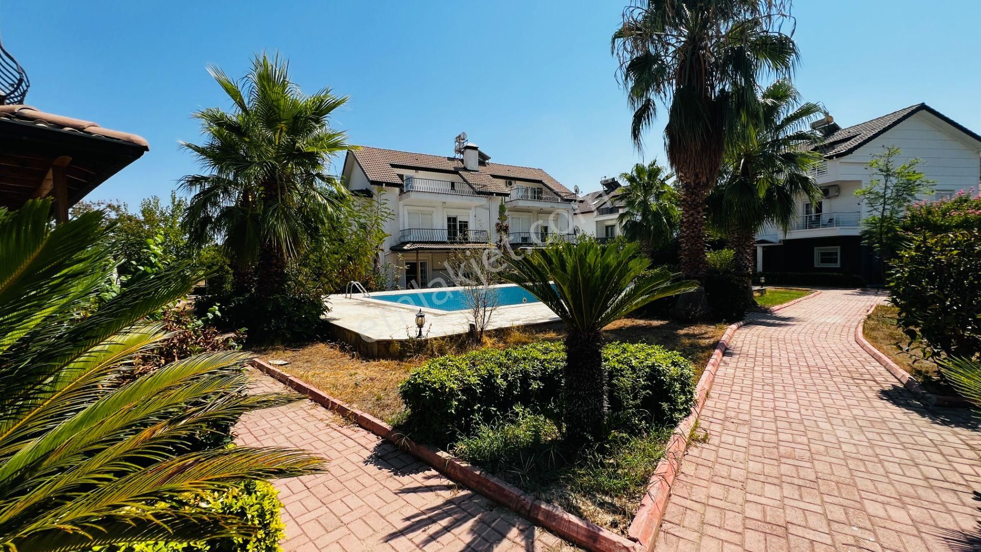 Antalya Kemer Merkezde Muhteşem Konumda Satılık Müstakil Villa