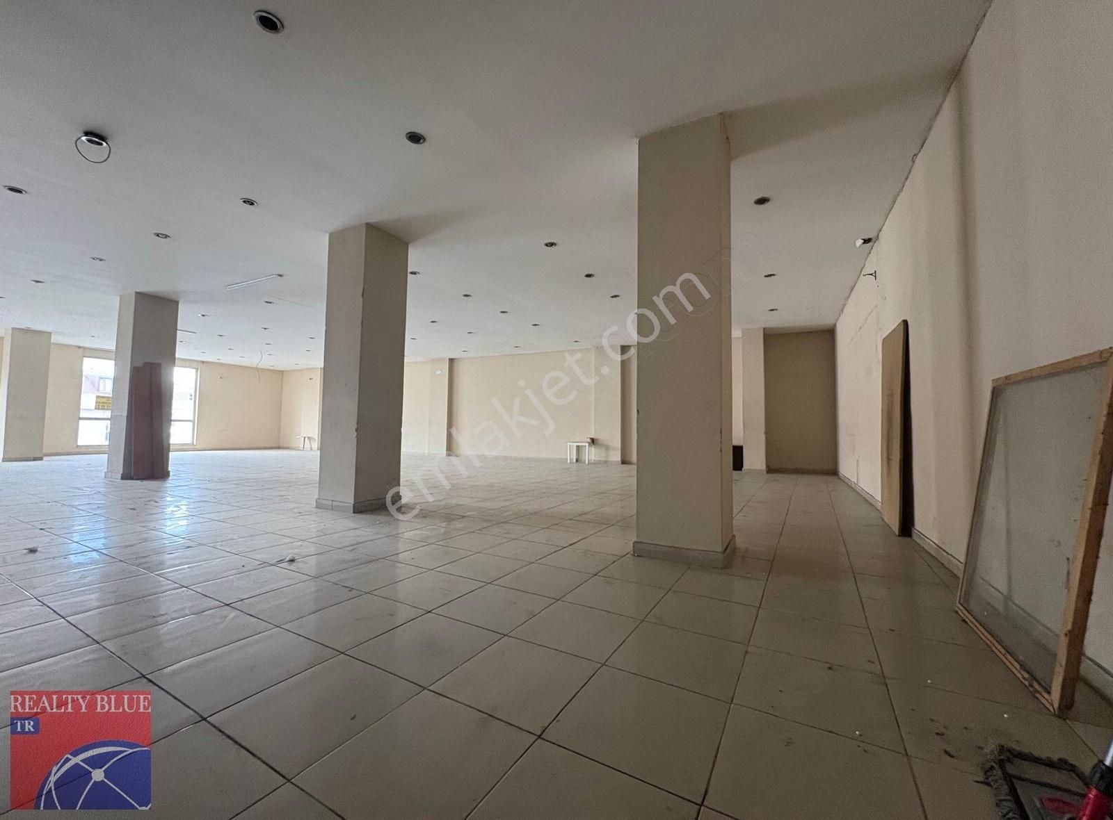 Sultanbeyli Batalgazi Mah De Kiralık 340 M2 Depo / Antrepo