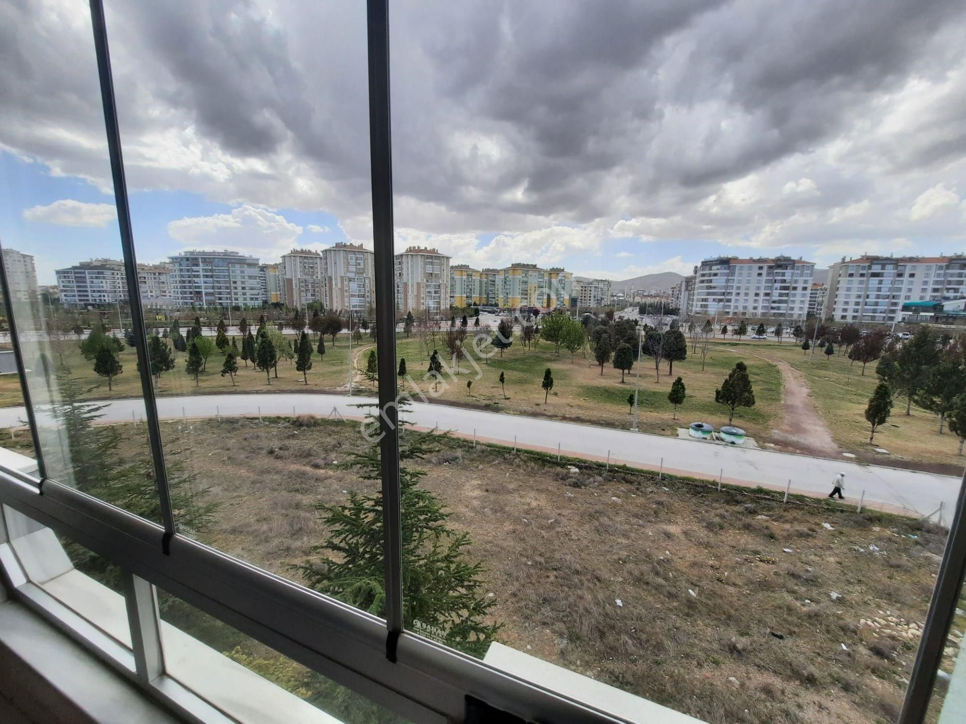 Yazır Elmalı Hamdi Caddesi Mevkisinde 3+1 Dairemiz Satılıktır