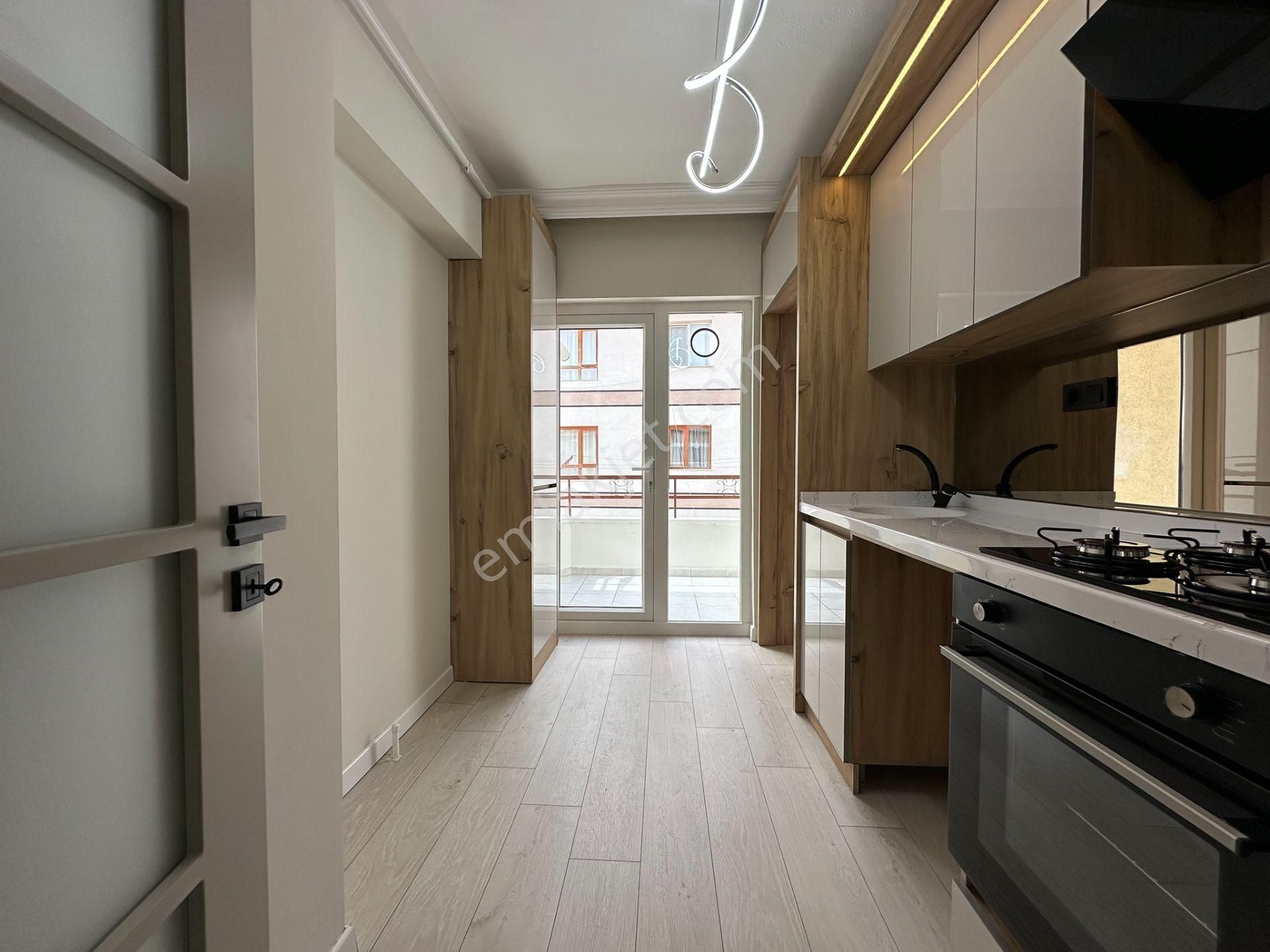 Bakırhan Emlaktan Şık Dizaynlı Cadde Üzeri Güney Cephe 3+1 Daire