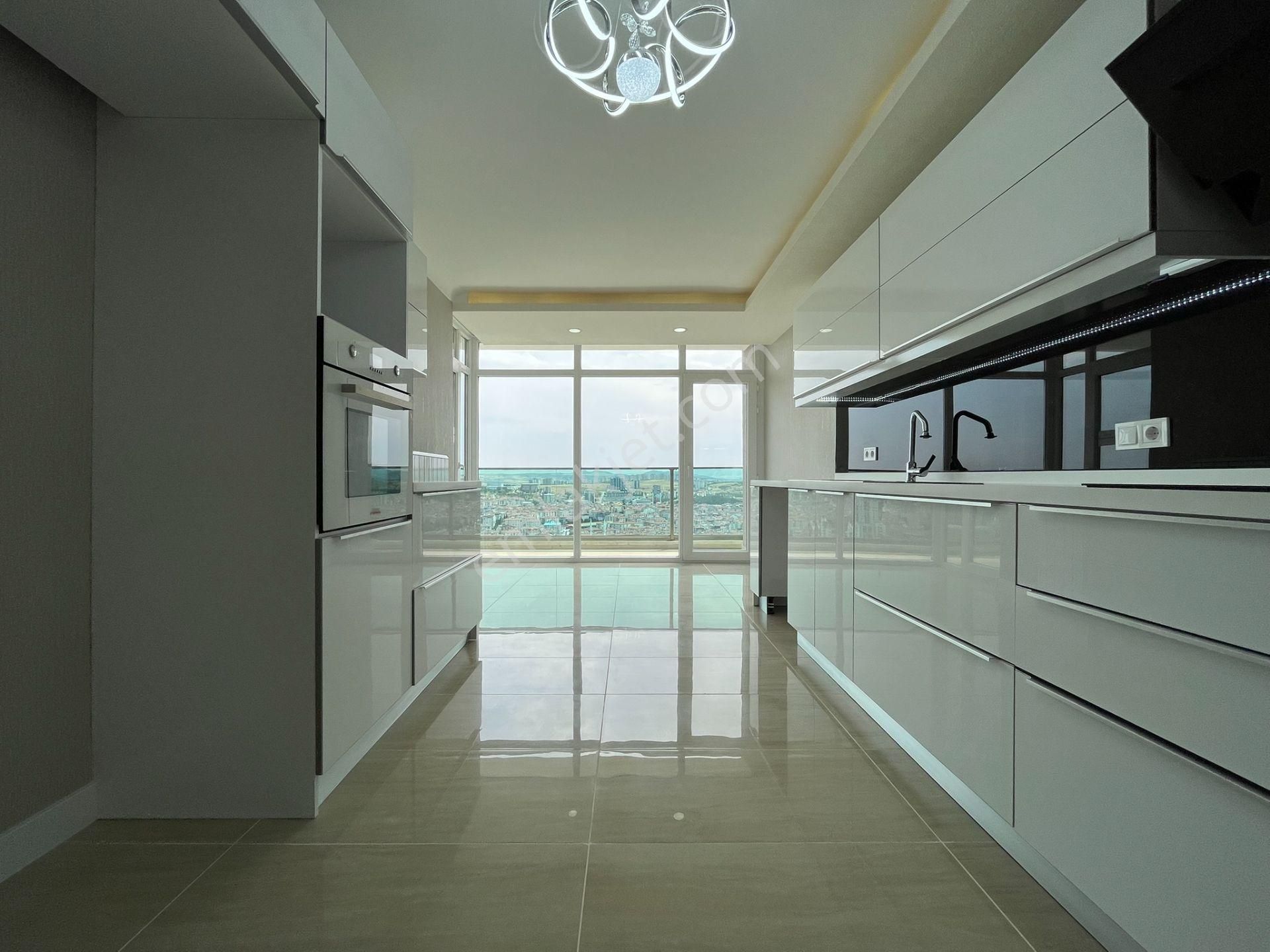 Bakırhan Emlaktan 7/24 Güvenlikli Manzaralı Ultralüks Sitede 4+1