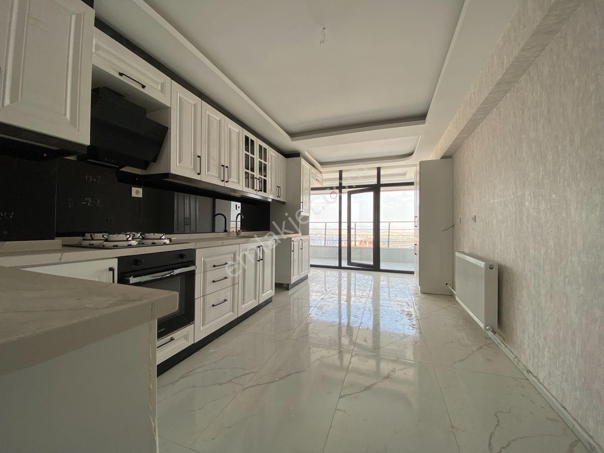 Bakırhan Emlak'tan Manzaralı 4+1 8.kat Sıfır Lüks Site Dairesi █