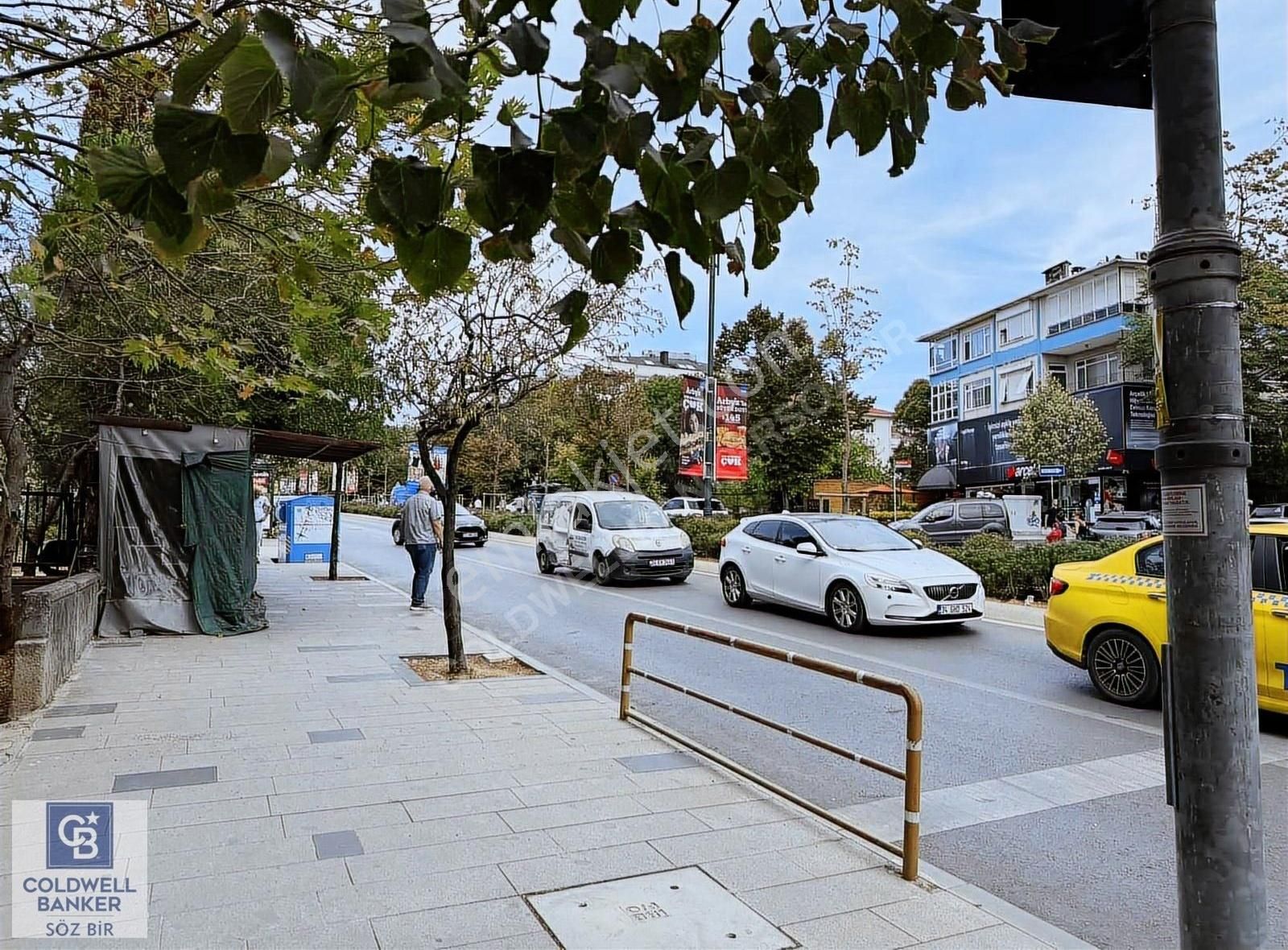 Acıbadem İşbankası Blokları Karşısı Geniş 3+1