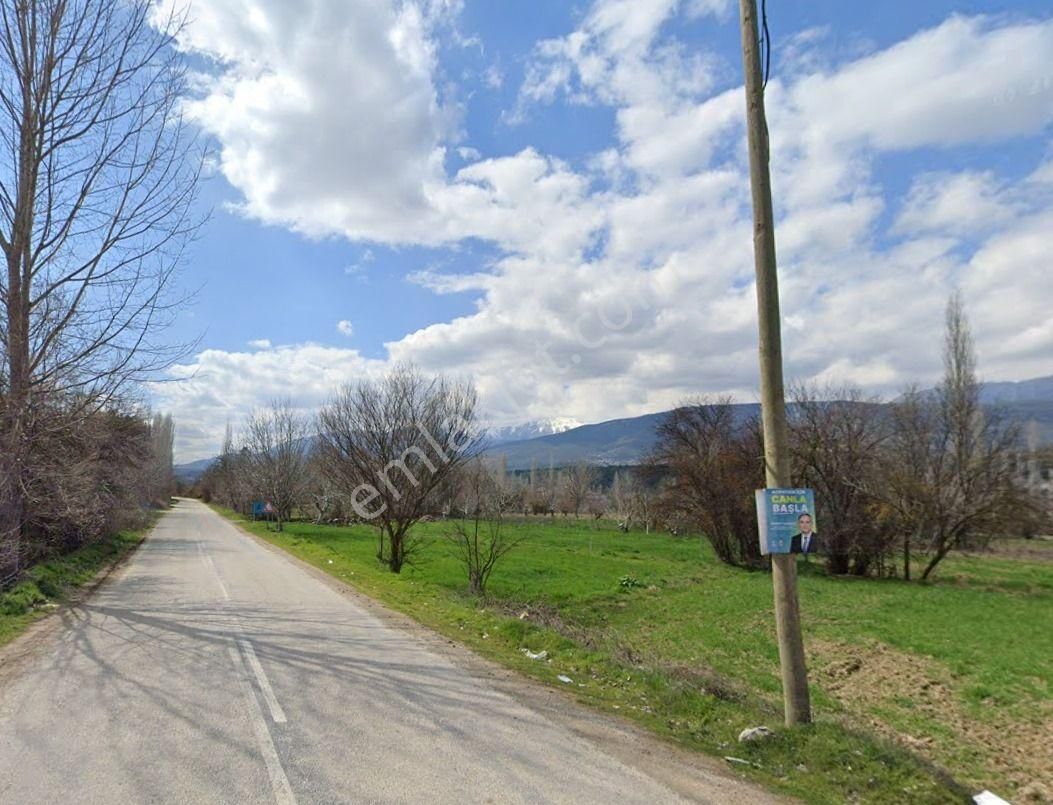 Acıpayam Kelekçi’de Köşe Parsel – İmarlı, Caddenin Tam Üzerinde