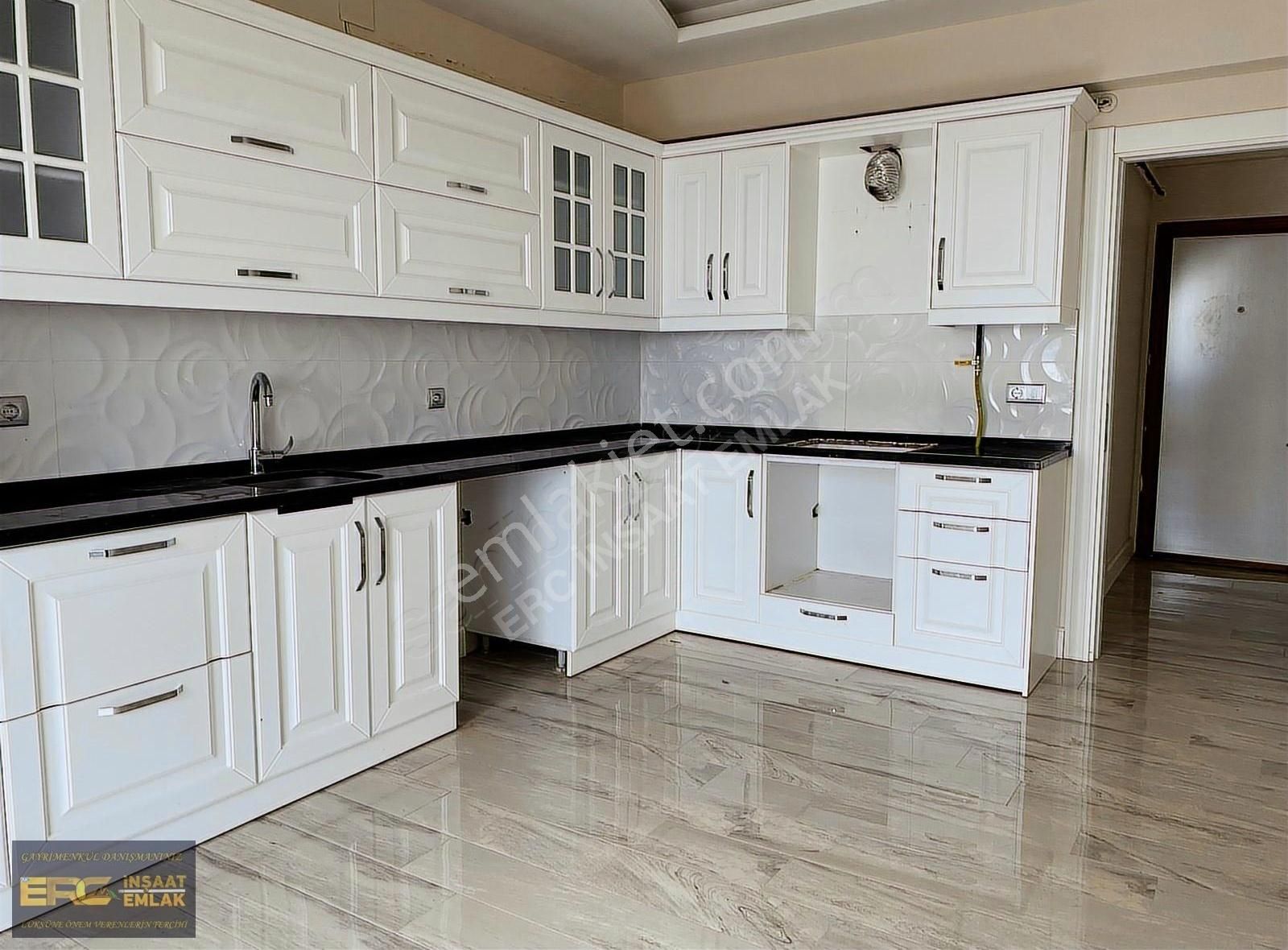 Tapu Müdürlügü Civarı Satılık 4+1 Daire