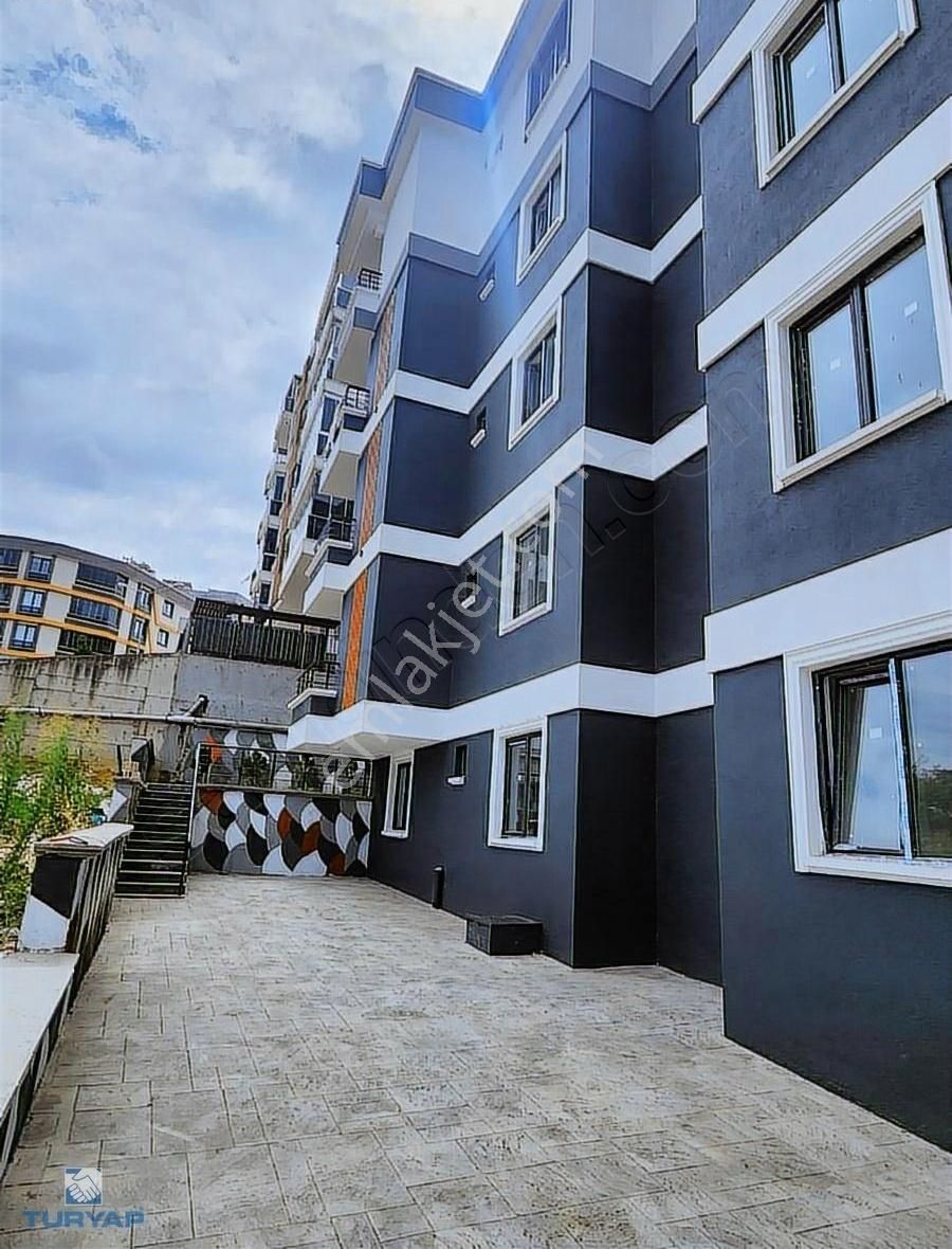 Turyaptan Tramvaya Çok Yakın 1+1 Daire