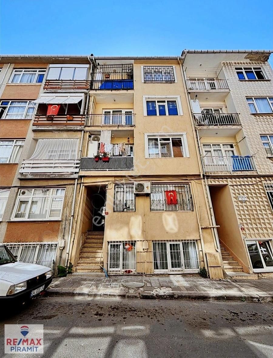 Üsküdar Fıstıkağacında Yenilenmiş 2+1 Balkonlu Kiralık Daire