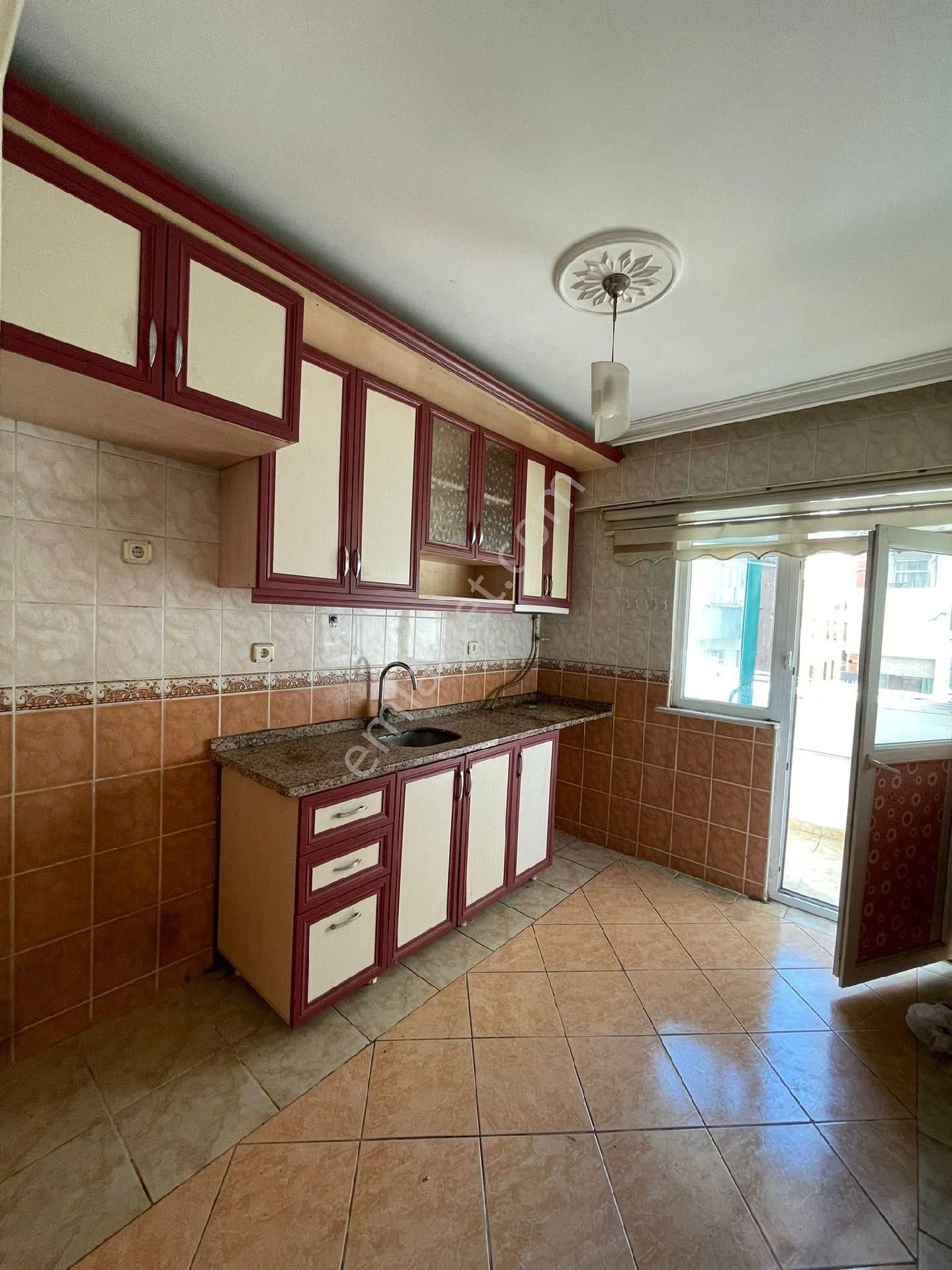 S.evler Merkezde 14 Yyıllık Bınada 3+1 130m2 Arakat 3.kat Kırqlık Daore