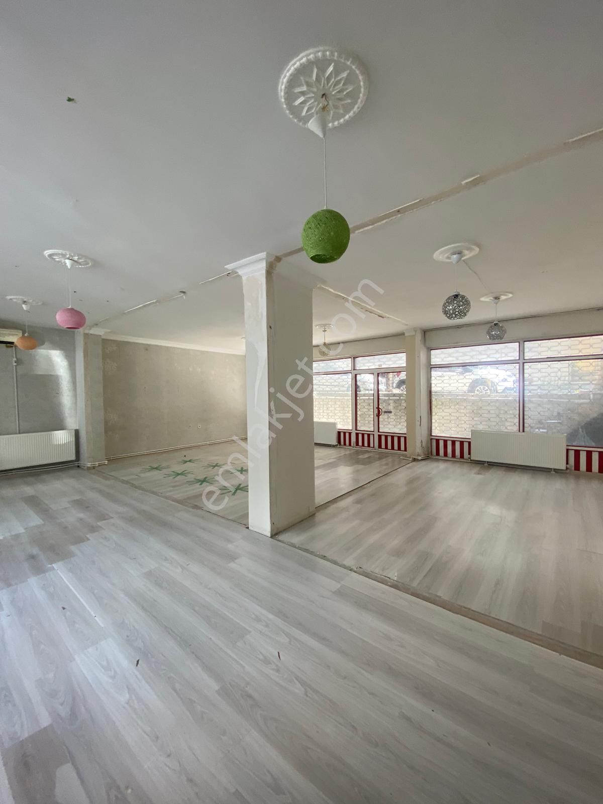Avcılar Cihangirde 160m2 Kiralık Dükkan