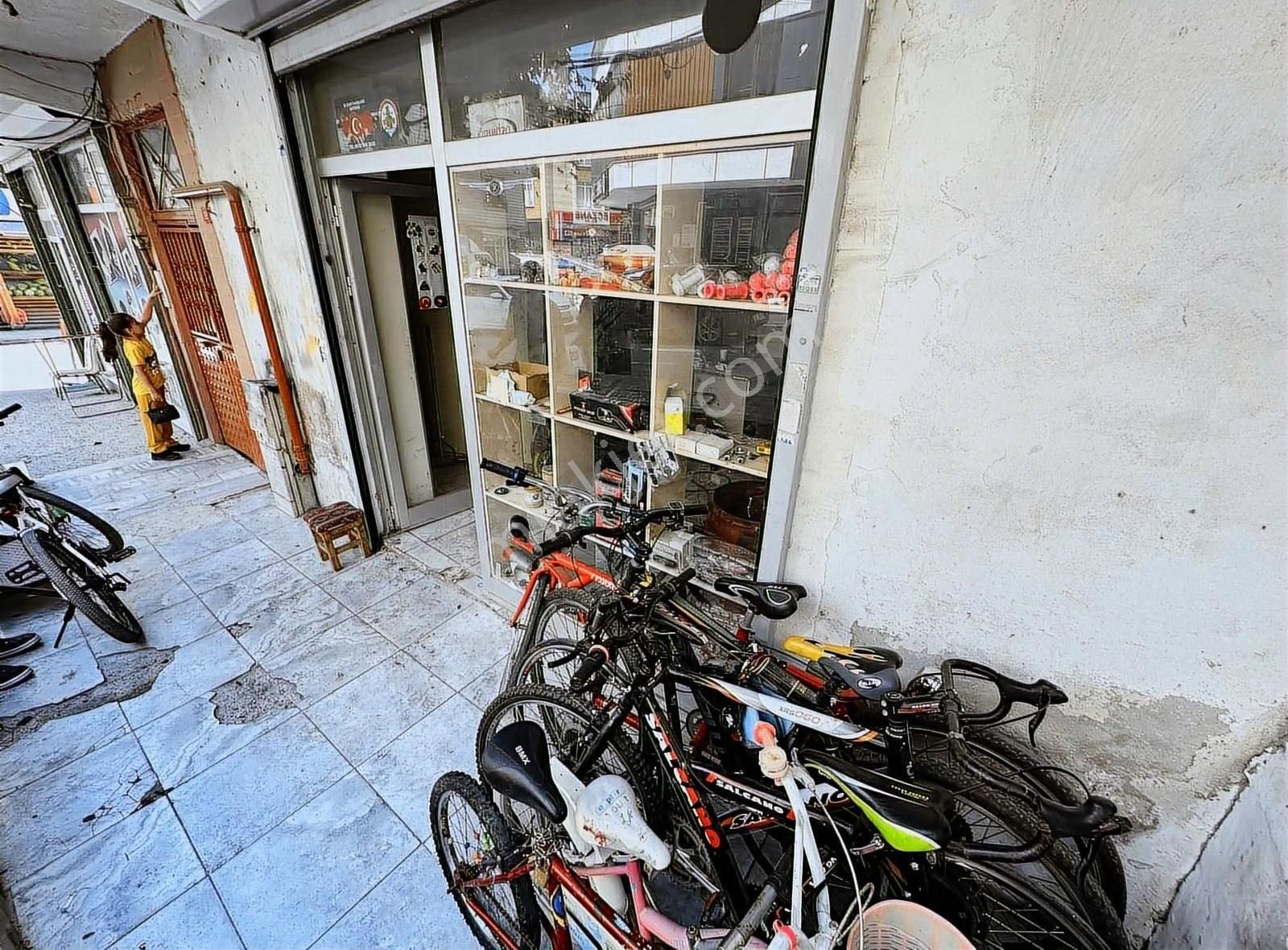 Kiralık 20m2 Dükkan Boş Teslim Edilecek