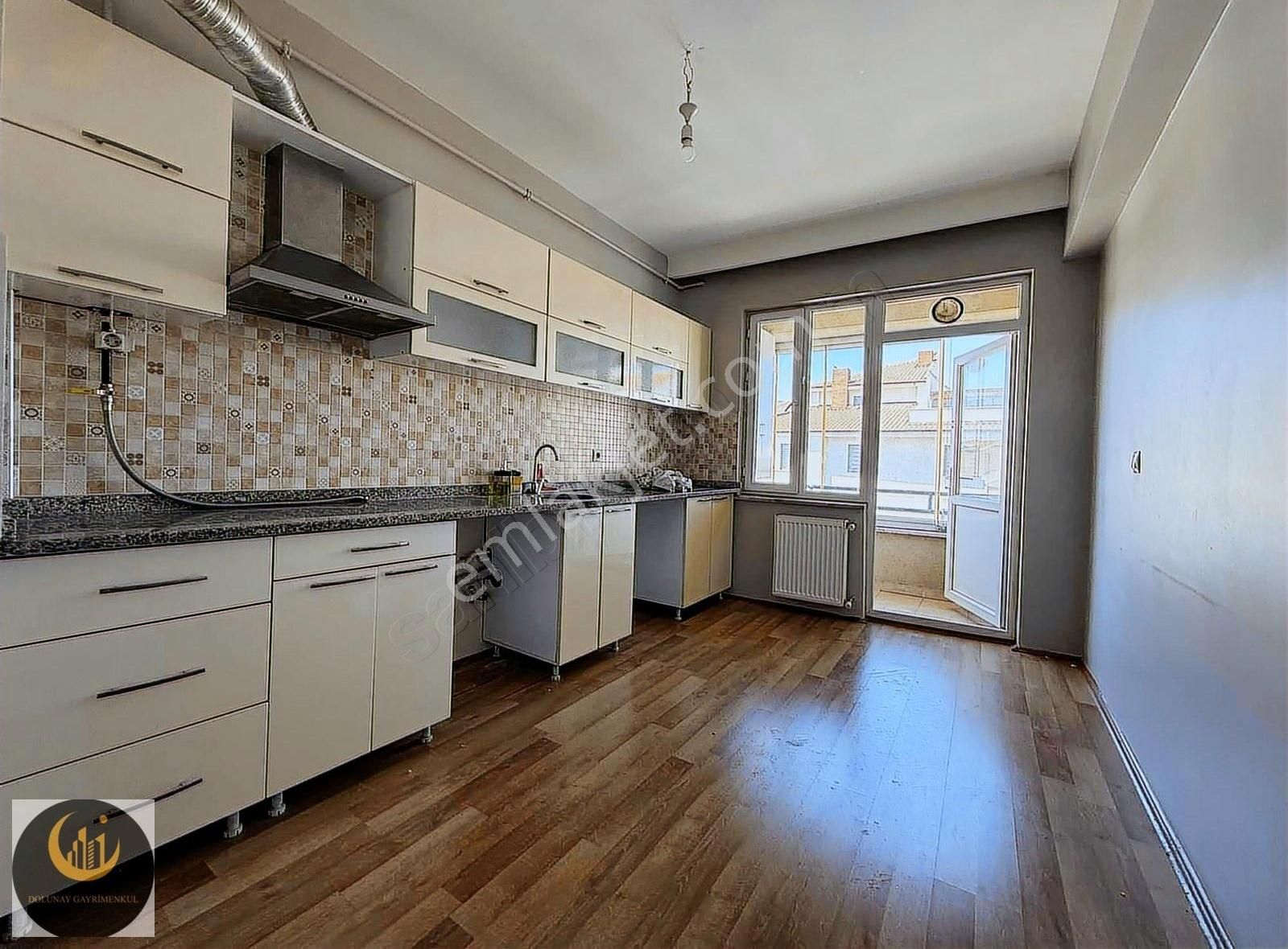 Çamlıca Mahallesi Birlik Caddesi Üzeri Kiralık 130m2 3+1 Daire