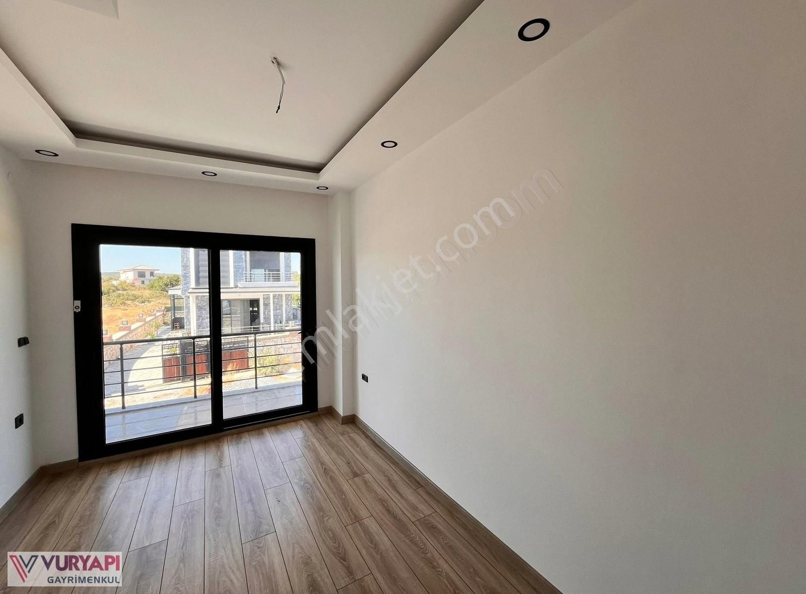 Denize 800 Metre Müstakil 3+1 Bahçeli Villa - Görsel 12