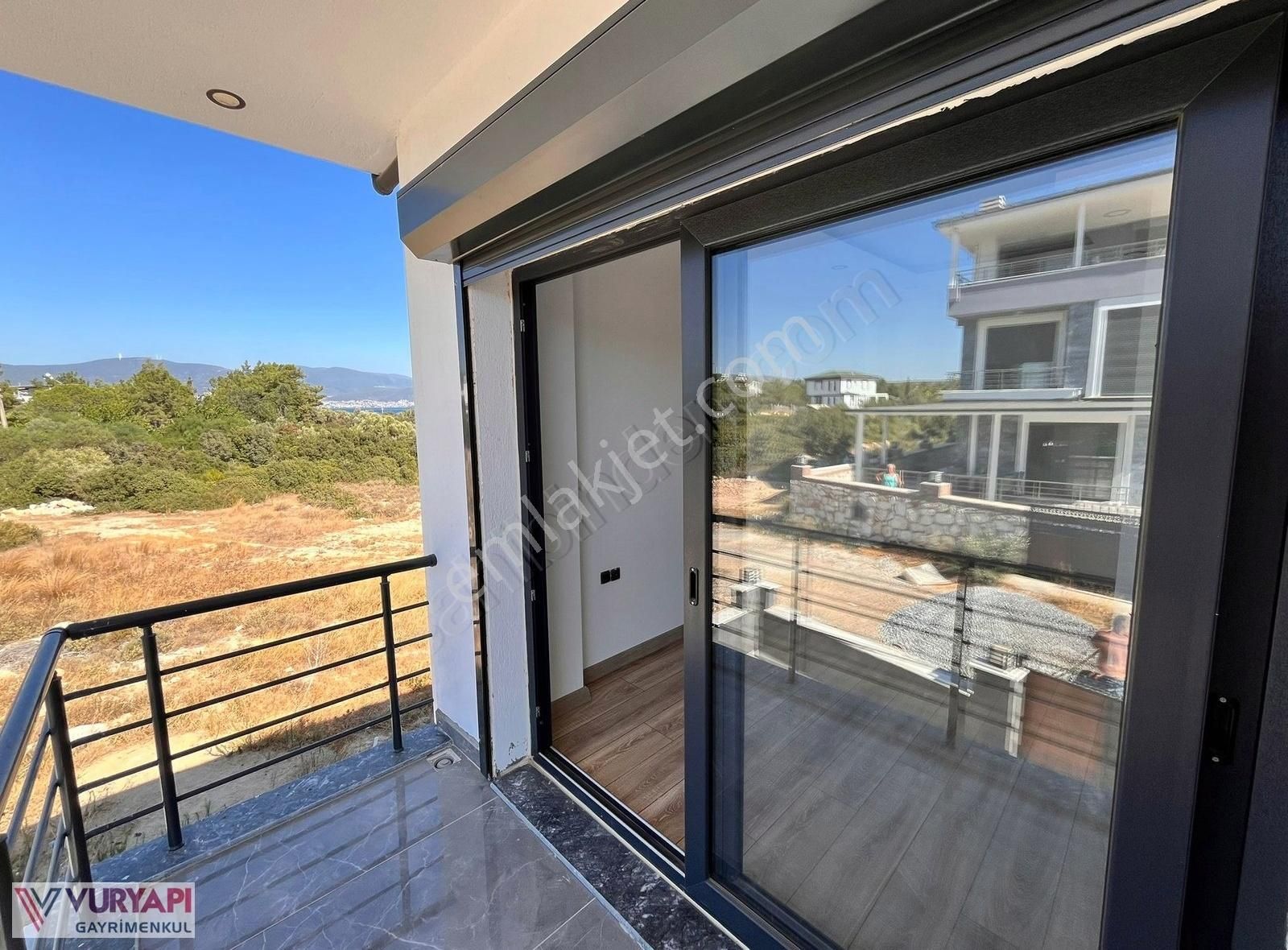 Denize 800 Metre Müstakil 3+1 Bahçeli Villa - Görsel 8