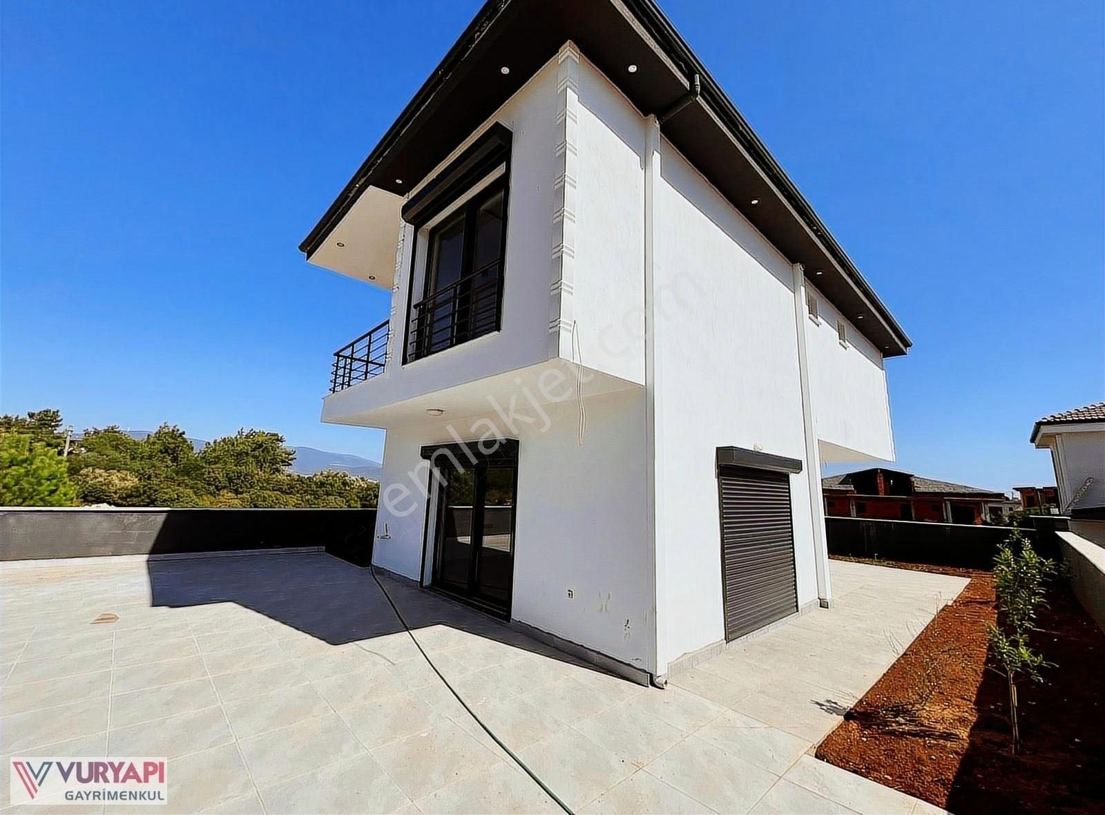 Denize 800 Metre Müstakil 3+1 Bahçeli Villa