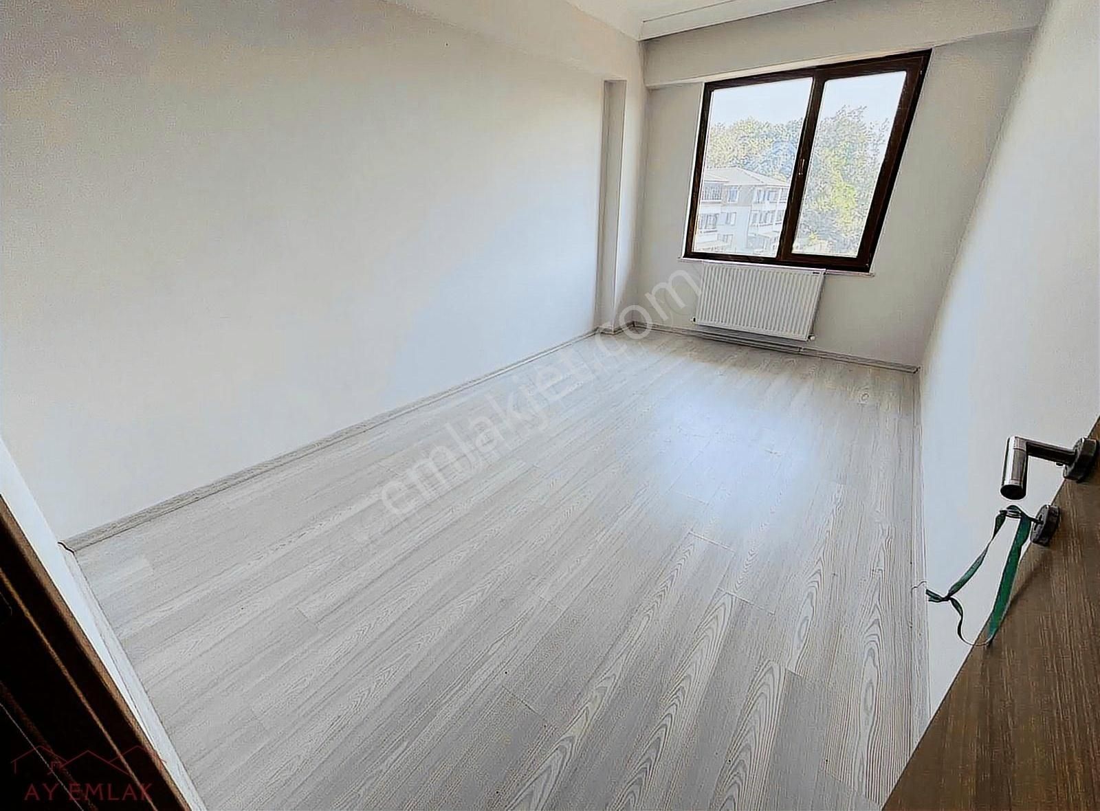 Merkezde Mutfak Ayrı 3+1 Kombi Petekli 125m2 Köşe Daire.