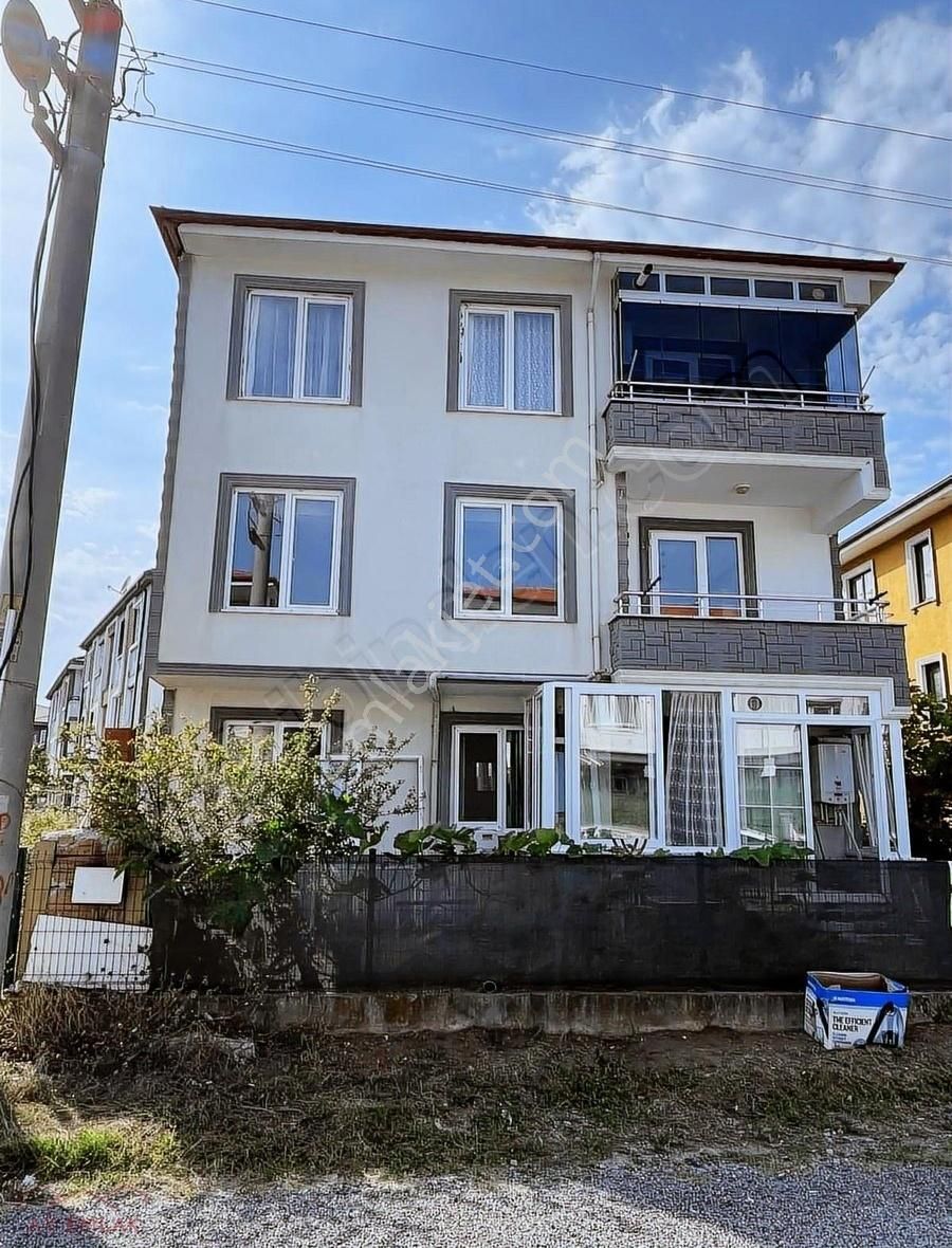 Ay Emlaktan 3.kat Kombi Petekli Sıfır 2+1 Daire.