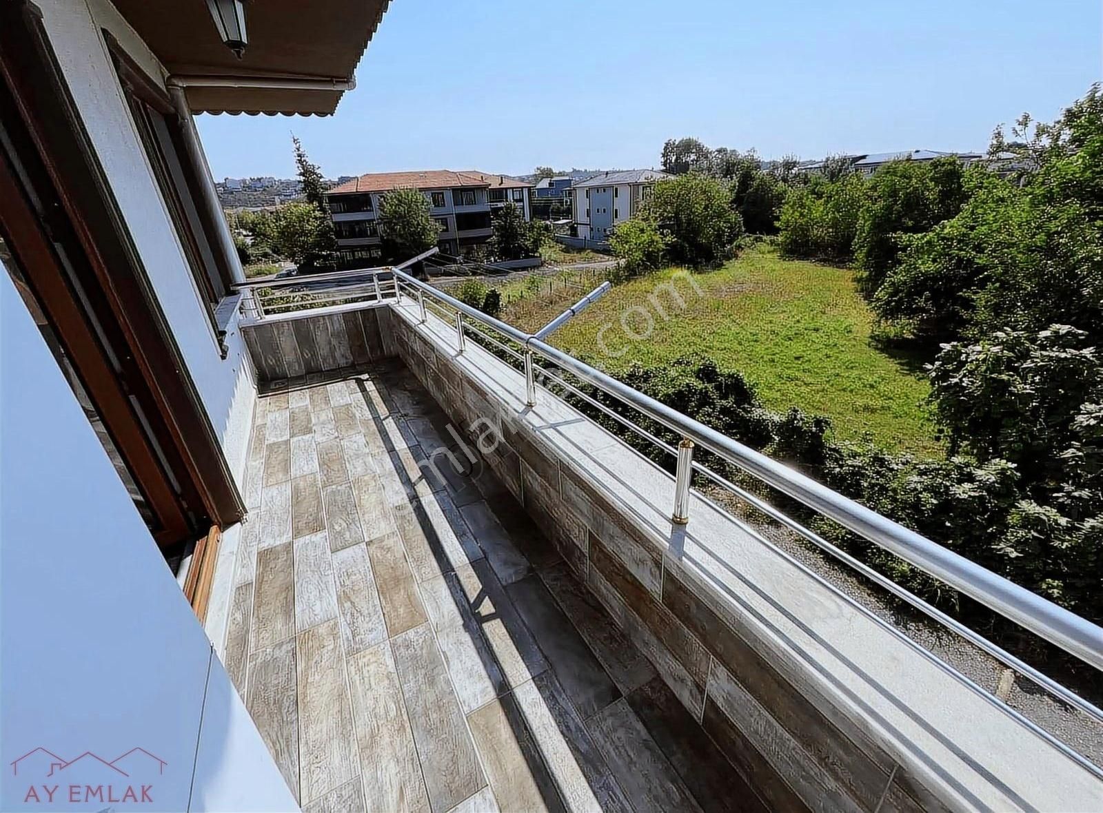 Ay Emlaktan Merkezde 3+1 Kombi Petekli 125m2 Köşe Daire.