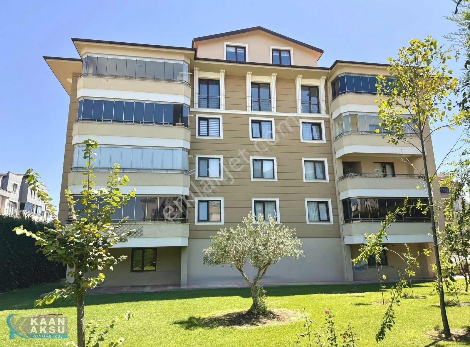 Demirci'de 6+1 240m2 Sınav Koleji Yanı Site İçi Dubleks 60.000tl