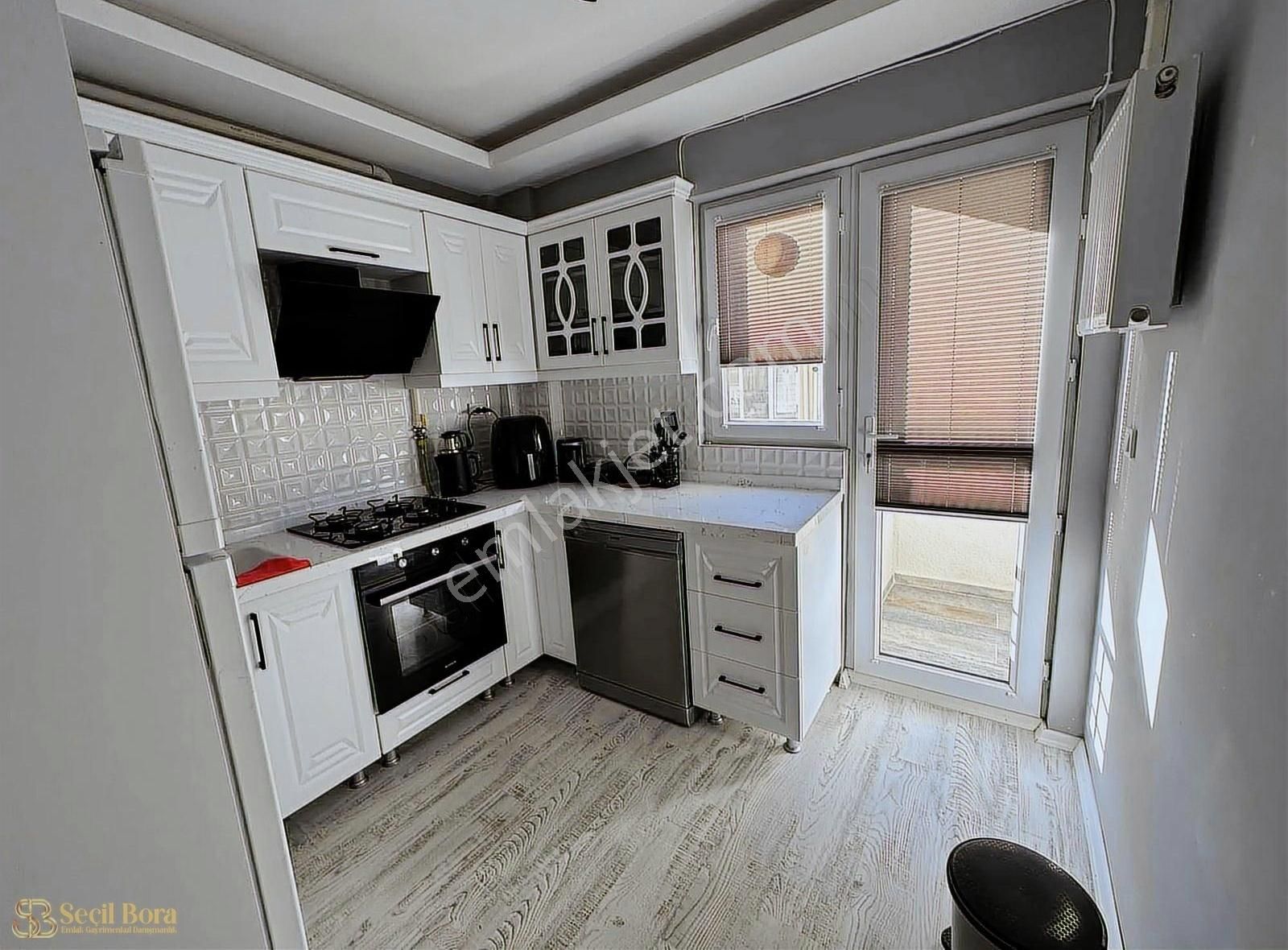 Seçil Bora'dan Full Eşyalı 3+1 Kiralık Daire
