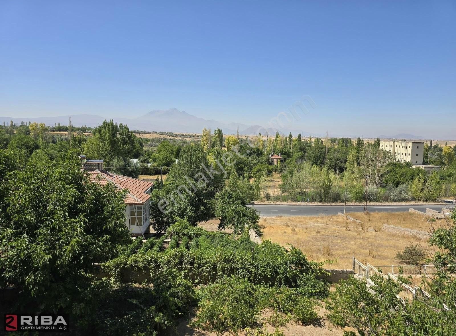 Gürpınar'da Muhteşem Manzaralı Müstakil Ev - Görsel 16