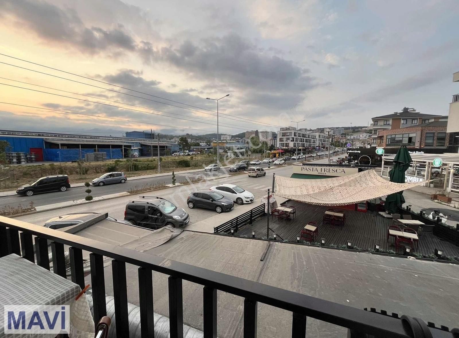 Remax Mavi'den Üniversite Caddesinde 1+1, 70 M² Köşe Daire - Görsel 4