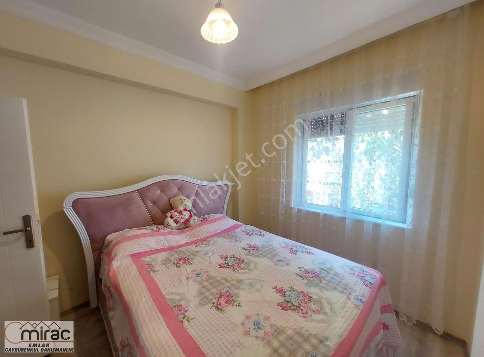 Sarılar Mahallesinde 2+1 Yüksek Giriş Özel Yapım Teraslı Daire