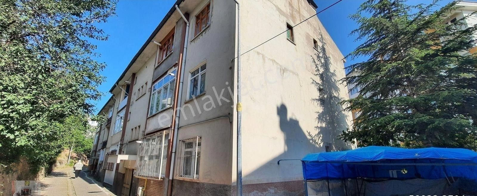 Altıyüzevler Mahallesinde Eşyalı Kiralık 2+1 Daire