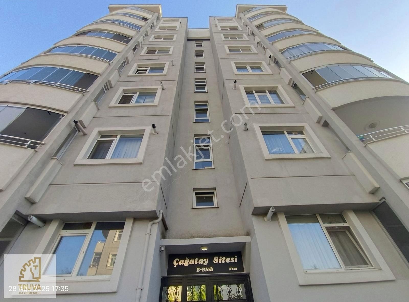 Truva/ahmet Kmrc'den Esenevleri Mh'de Sitede Geniş Kiralık 3+1