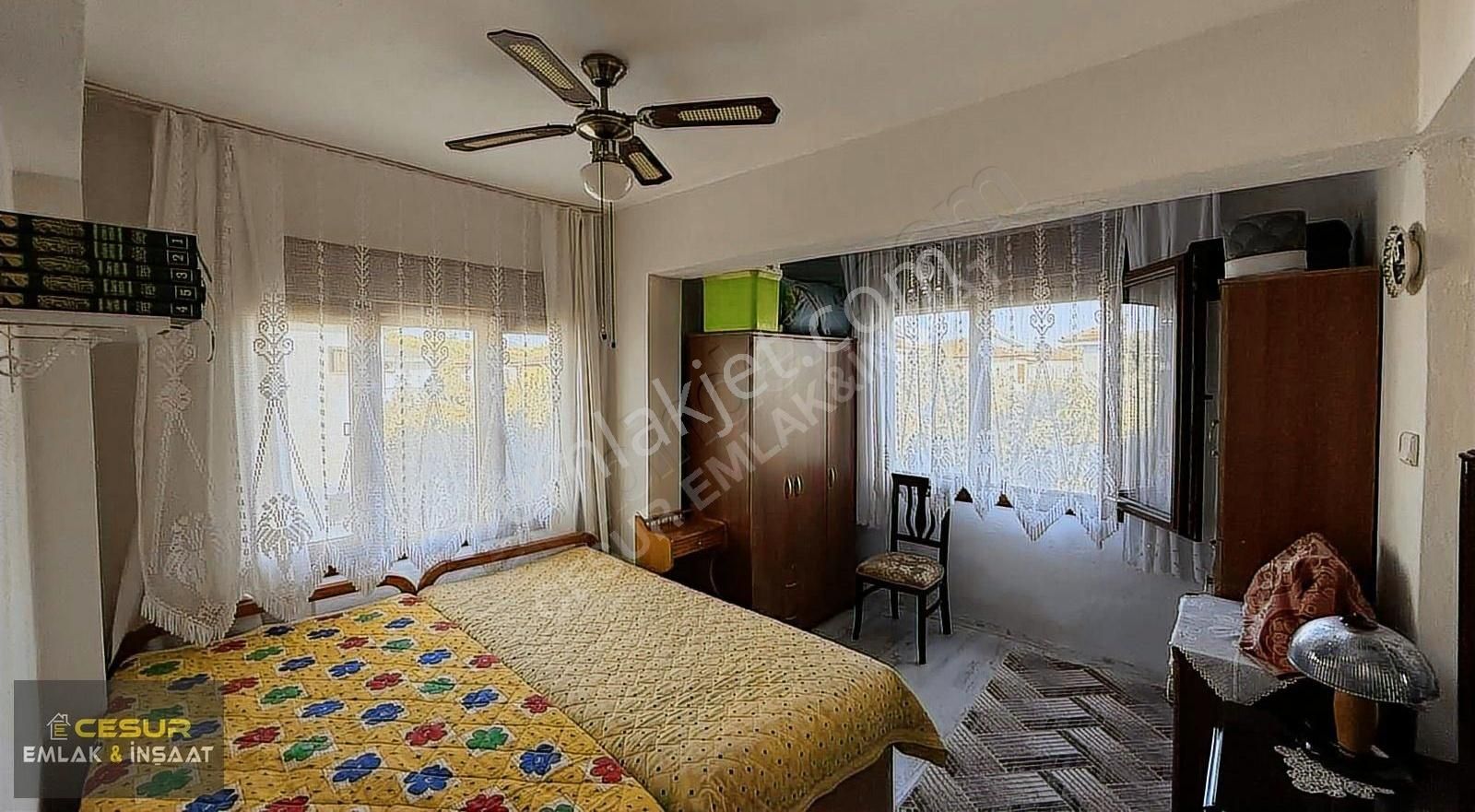 İzmir Dikili Petekkent Sitesinde Satılık 3+1 Eşyalı Villa - Görsel 18