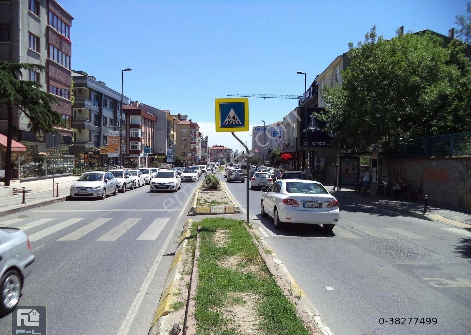 F-l Emlaktan Bulgurlu Metro Yakını 1+1 55 M2 Eşyalı Caddeye 2. Bina