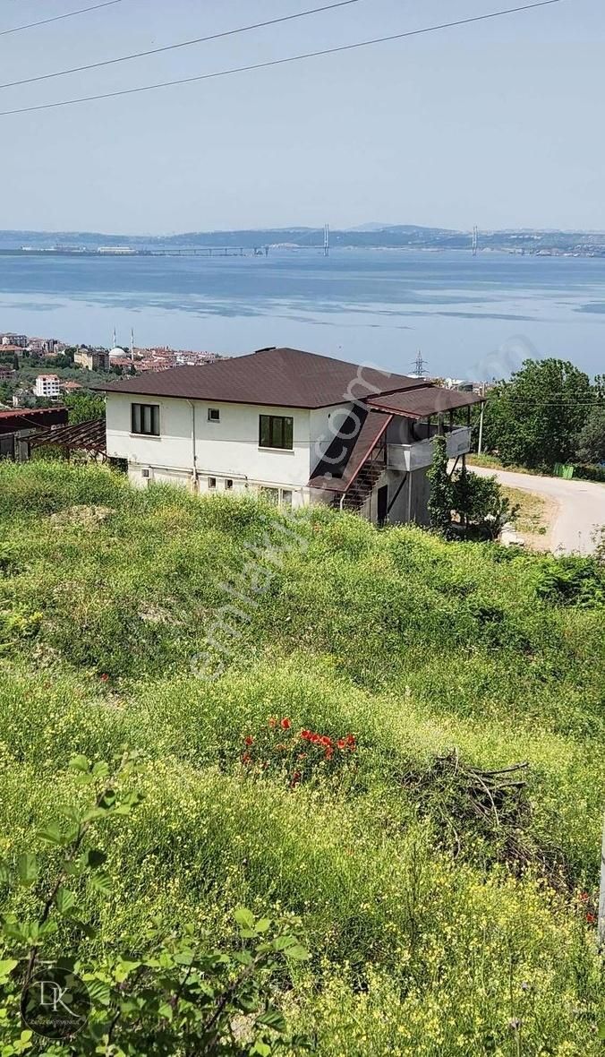 Deniz'den Karamürsel'de Panoramik Manzaralı Villa Arsası