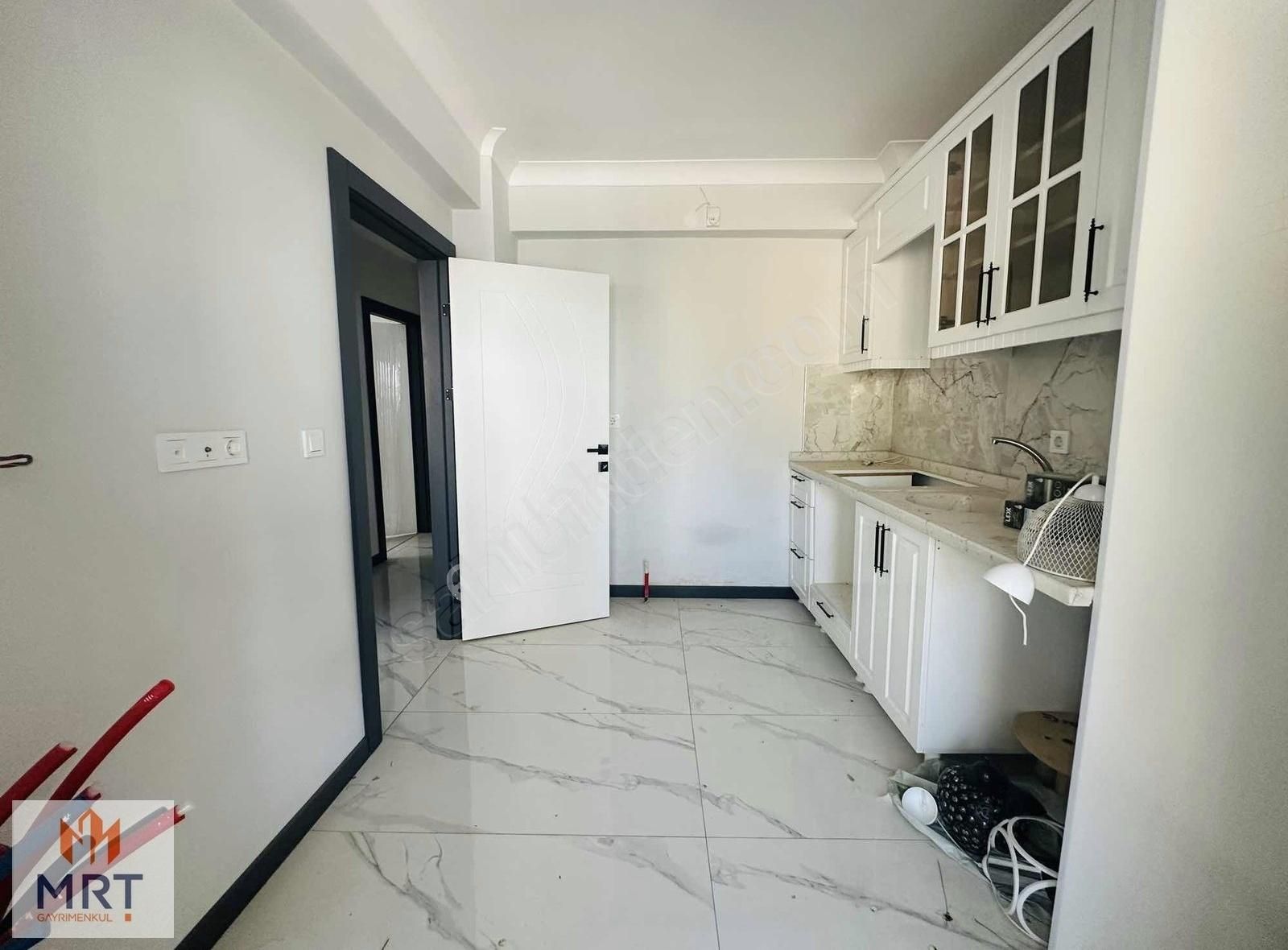 ⫸mrt Den⫷acil Duralialıç M.h 928. Cadde Dibinde Sıfır 2+1 Daire.