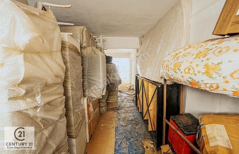 C21 Cius; Sahile 50 Metre Satılık 55 Net M2 Çift Kapılı Garaj - Görsel 3