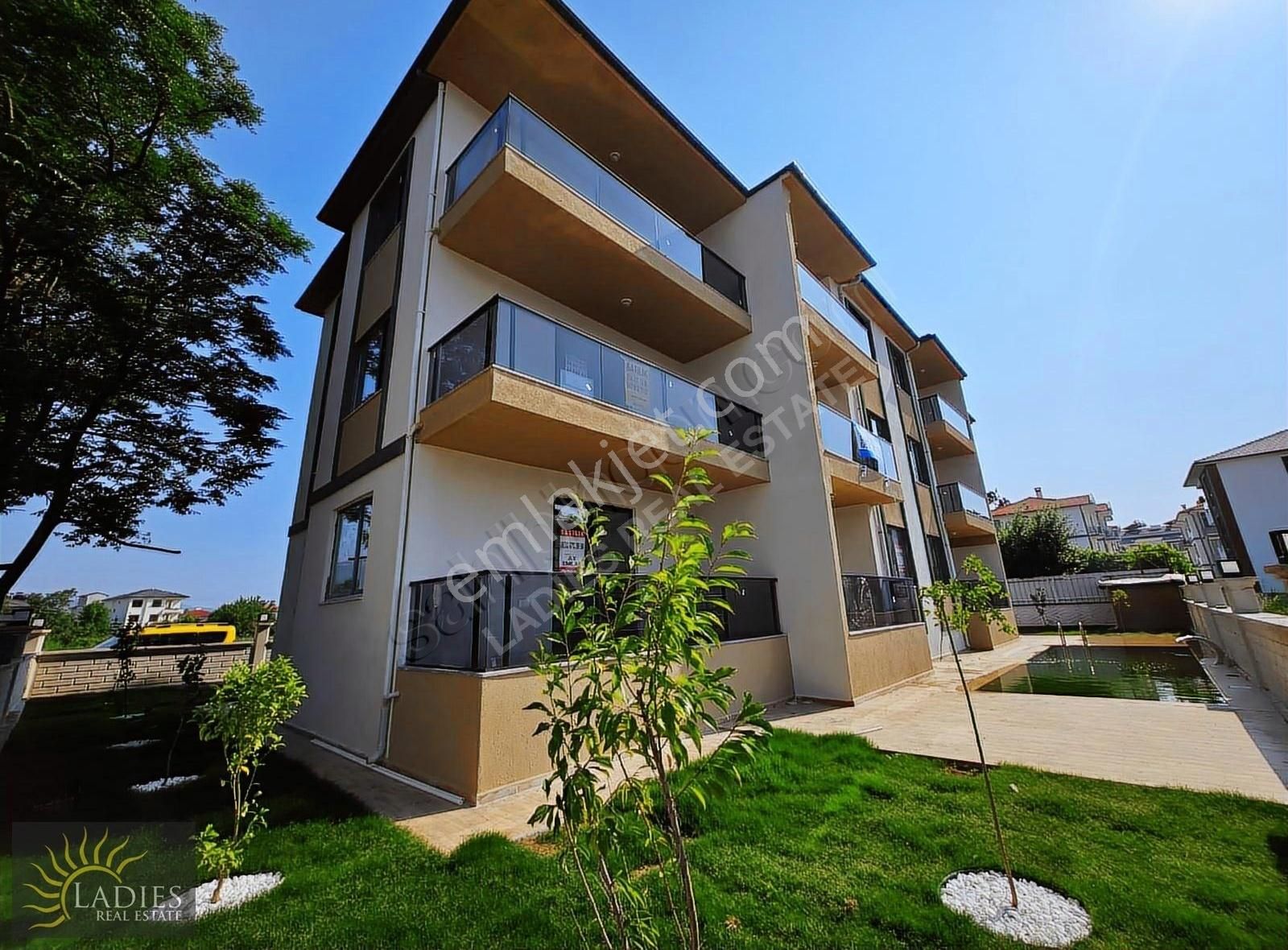 Ladıes Emlâk'tan Satılık 1+1 Daireler
