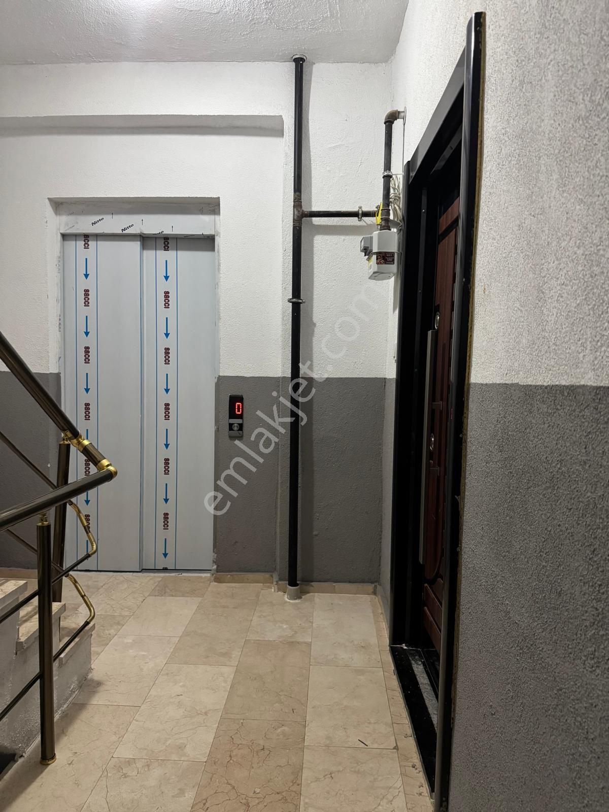 Acil !!! 1.87 Kredi Oranıyla Arnavutköy Merkez'de Satılık Lüks Ara Kat Daire
