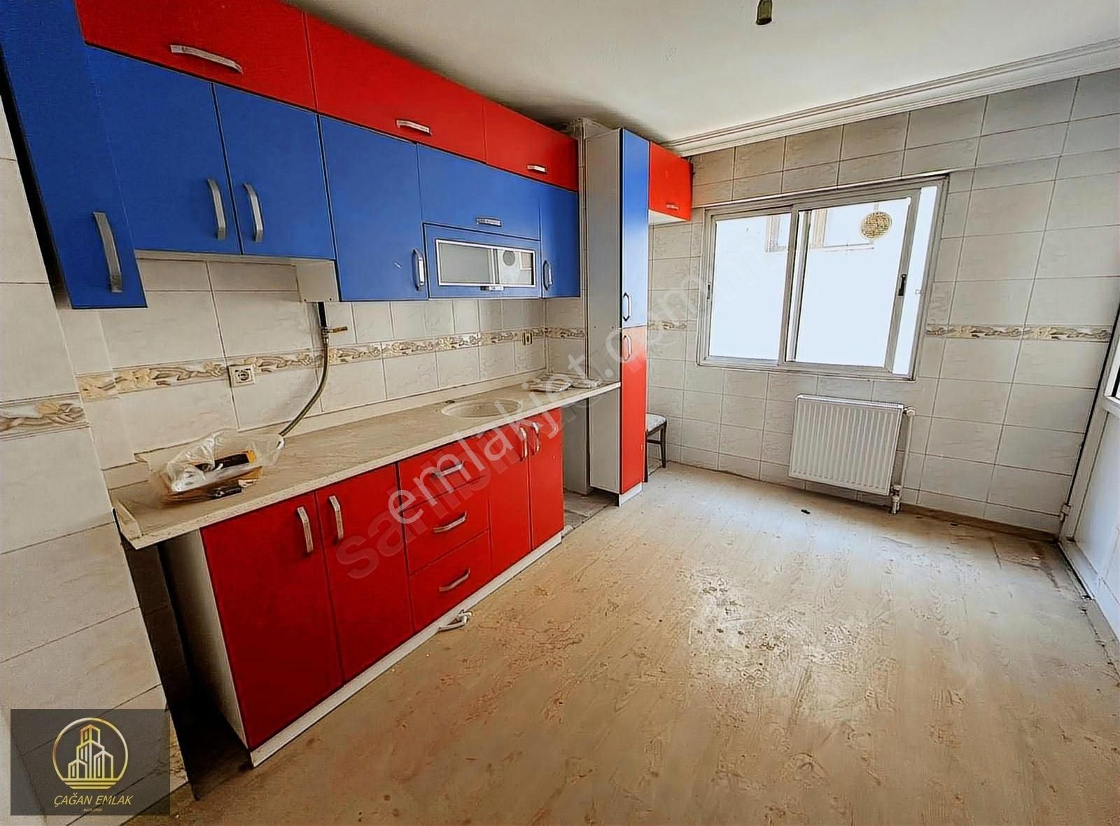 3+1 Çift Balkonlu D.gazlı Cadde Üzeri Kiralık Daire