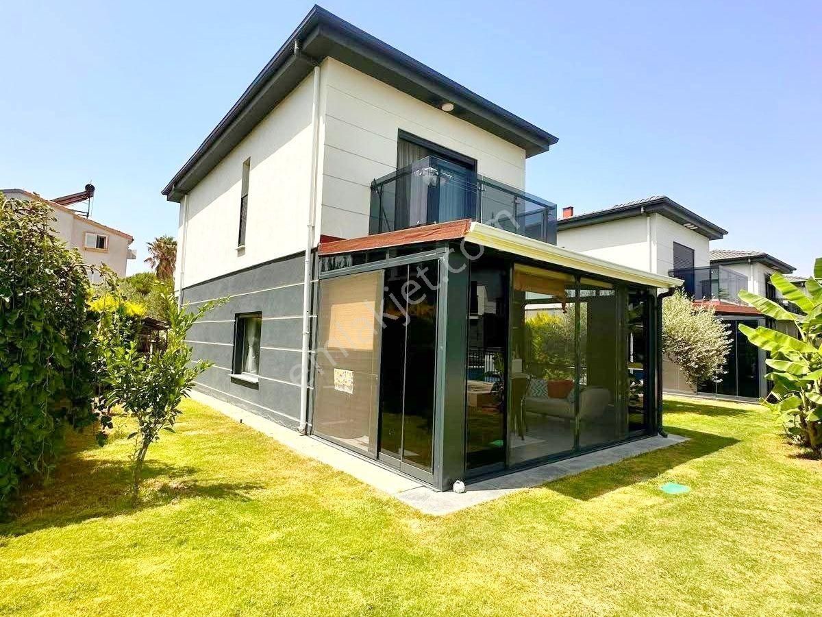 Davutlar Sahil Tek Müstakil Villa