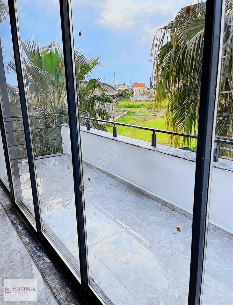 3 Katlı Villa Kadriye'de. Site İçınde. Müstakil Bahçe.