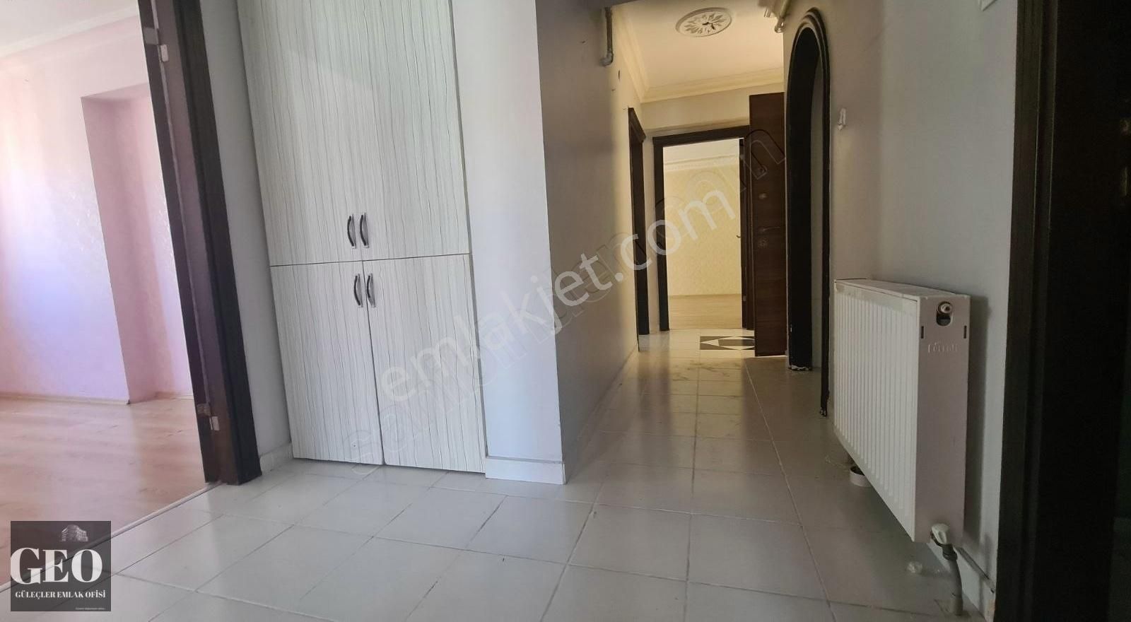 Cadde Üstü Uçaklı Park Karşısı Arakat 3+1