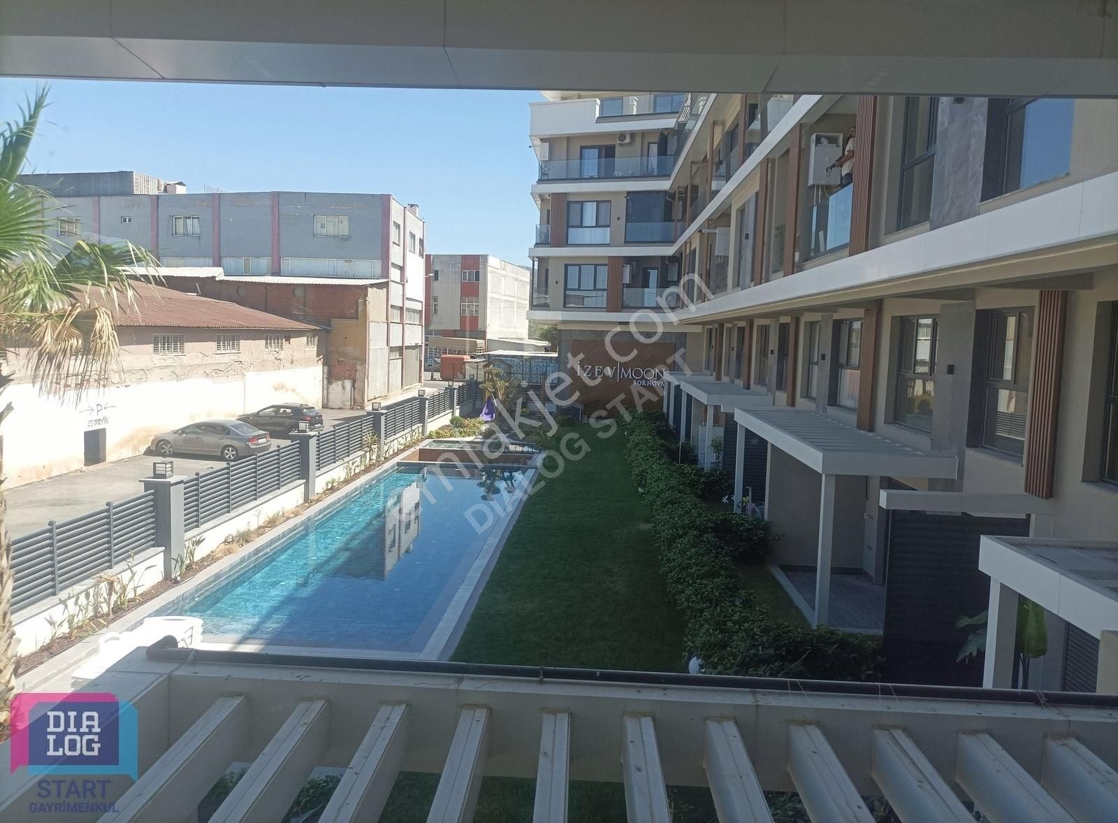 Bornova Yatay Mimari Havuzlu Site İçerisinde Satılık 3+1 Daire