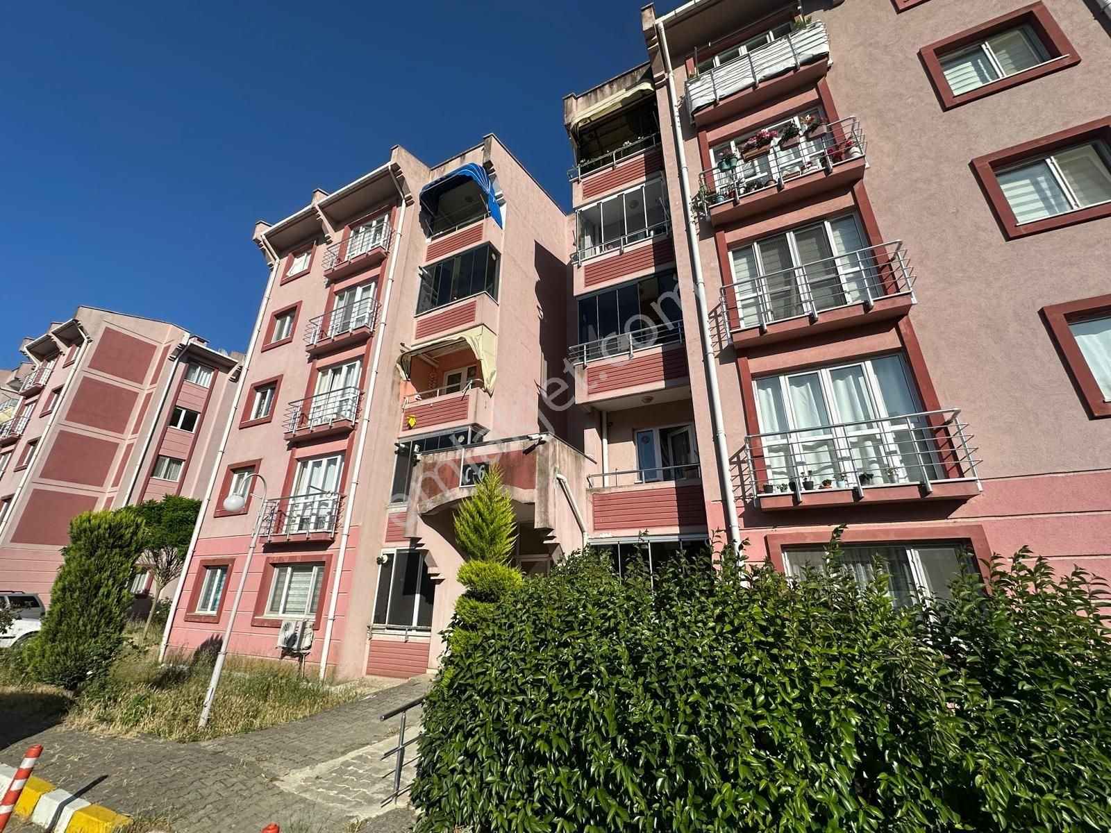 Sakarya Zümrüt Emlak'tan Korucuk Mahallesi Dorukkent Sitesinde 3+1,kiralık Daire