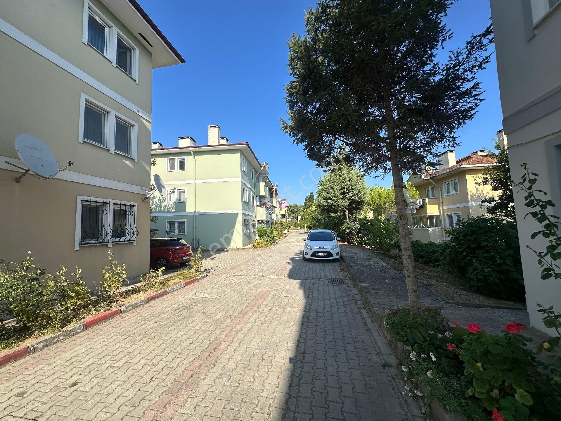 Sakarya Zümrüt Emlak'tan Karaman Mahallesinde 3+1,temiz Bakımlı Kiralık Daire - Görsel 4