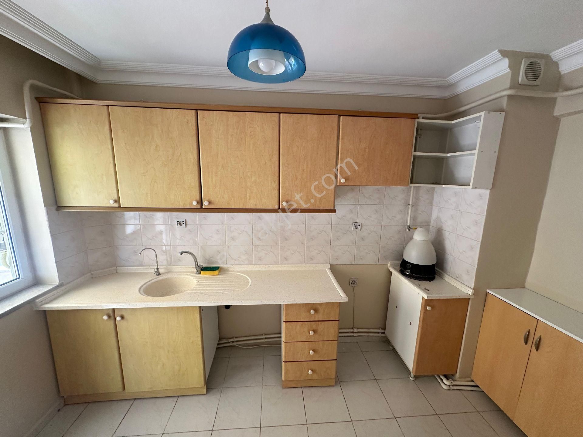 Sakarya Zümrüt Emlak'tan Karaman Mahallesinde 3+1,temiz Bakımlı Kiralık Daire - Görsel 6